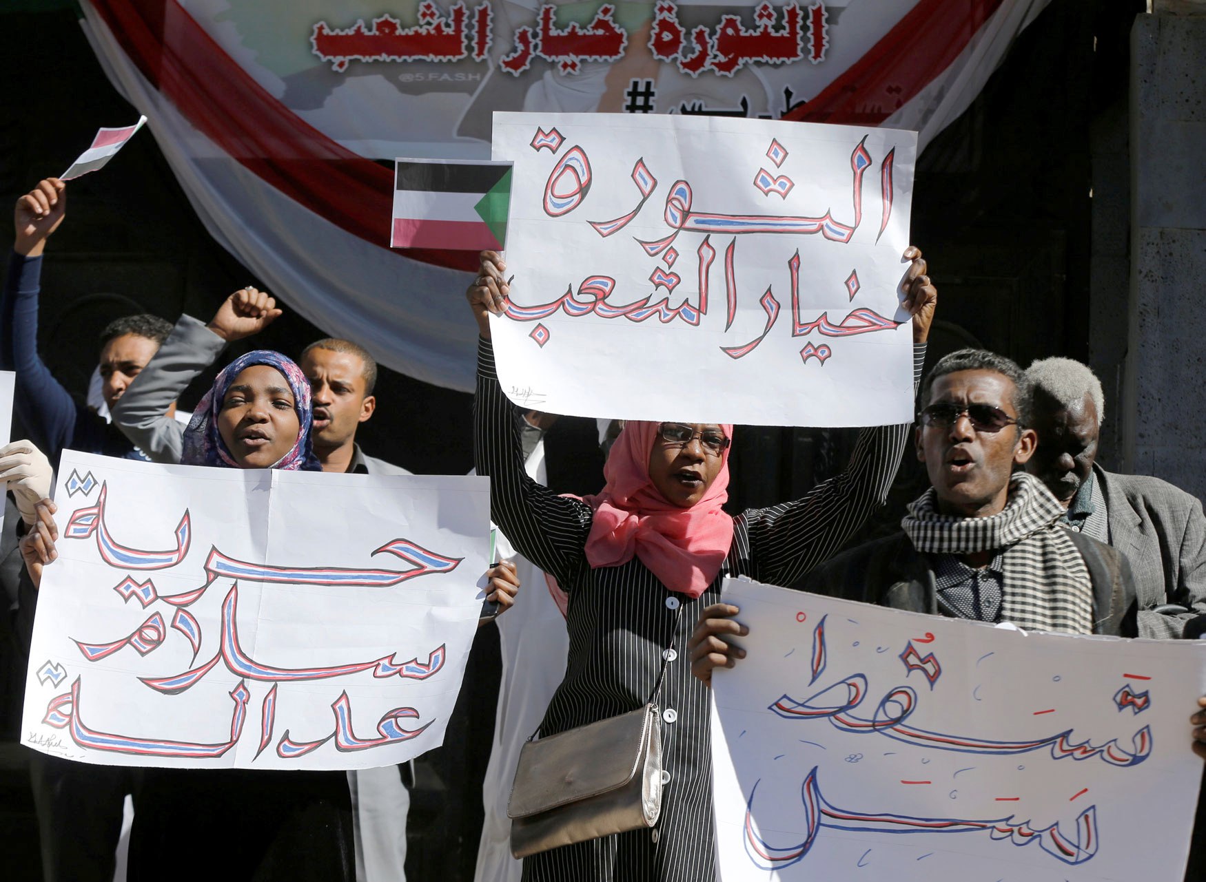 انتفاضة الخبز في السودان من الغضب الى المطالبة برحيل النظام