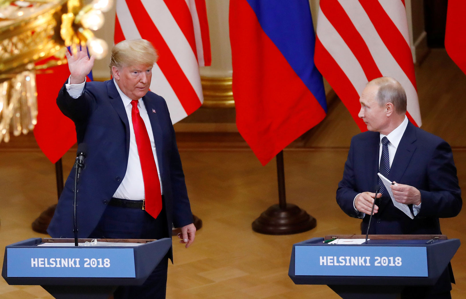الرئيس الأميركي دونالد ترامب مع نظيره الروسي فلاديمير بوتين في قمة هلسنكي