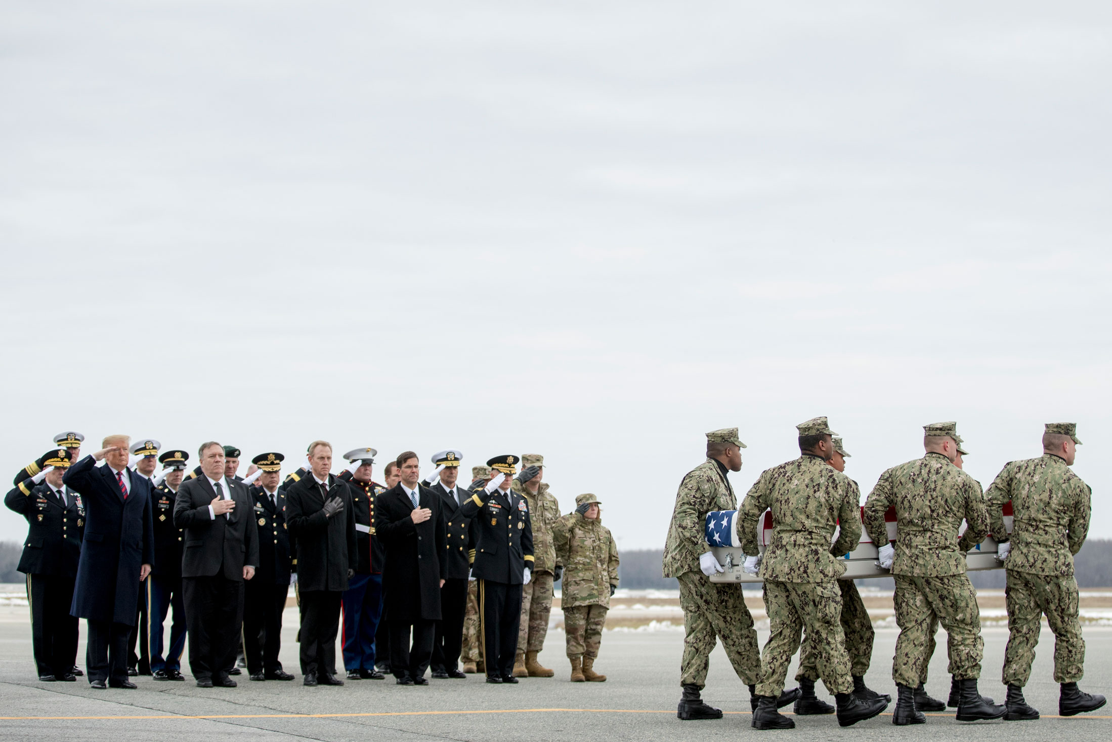 مراسم جنازة عسكرية لقتلى من الجنود الأميركيين سقطوا في هجوم انتحاري بمنبج
