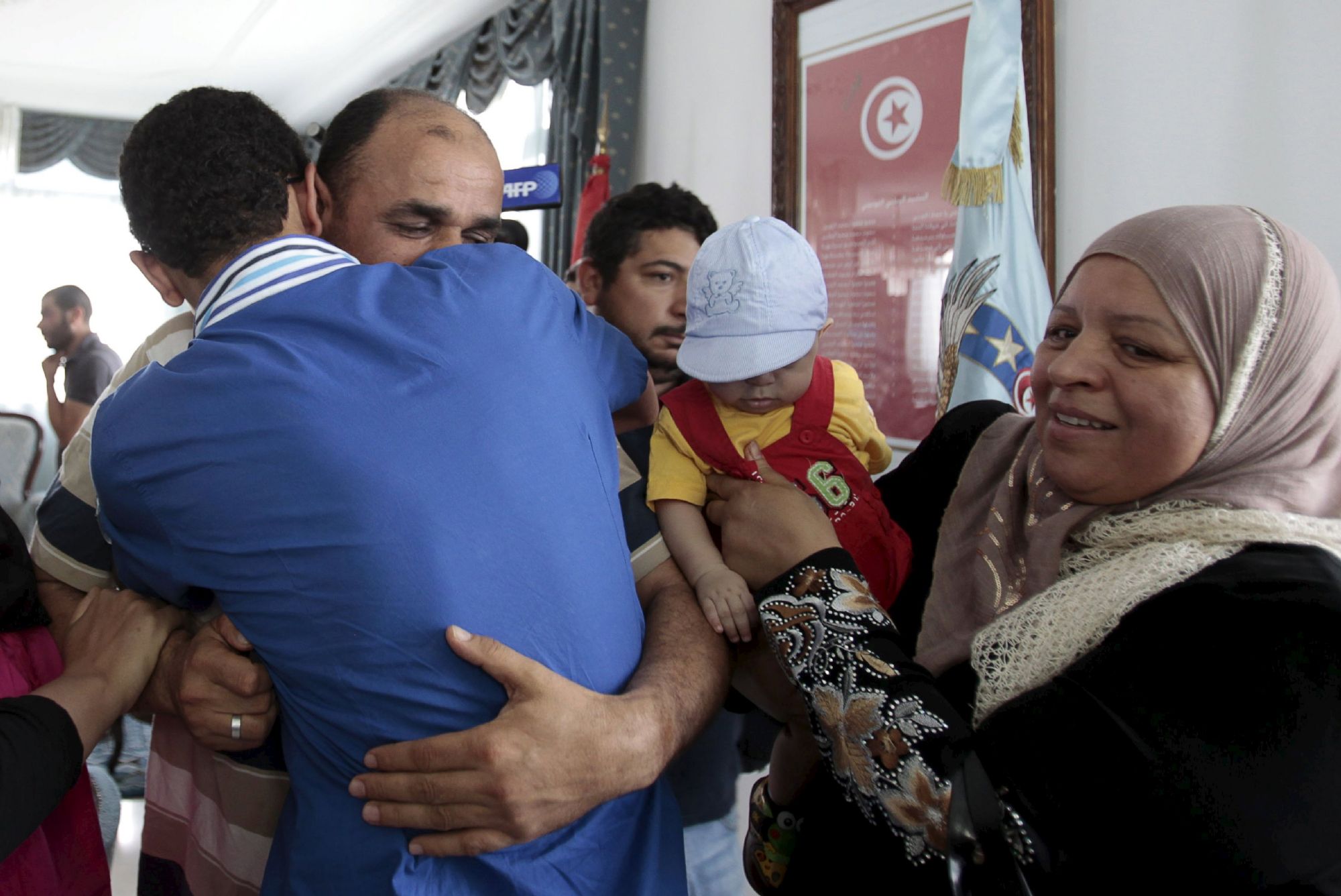 دبلوماسيون تونسيون بعد الافراج عنهم في ليبيا