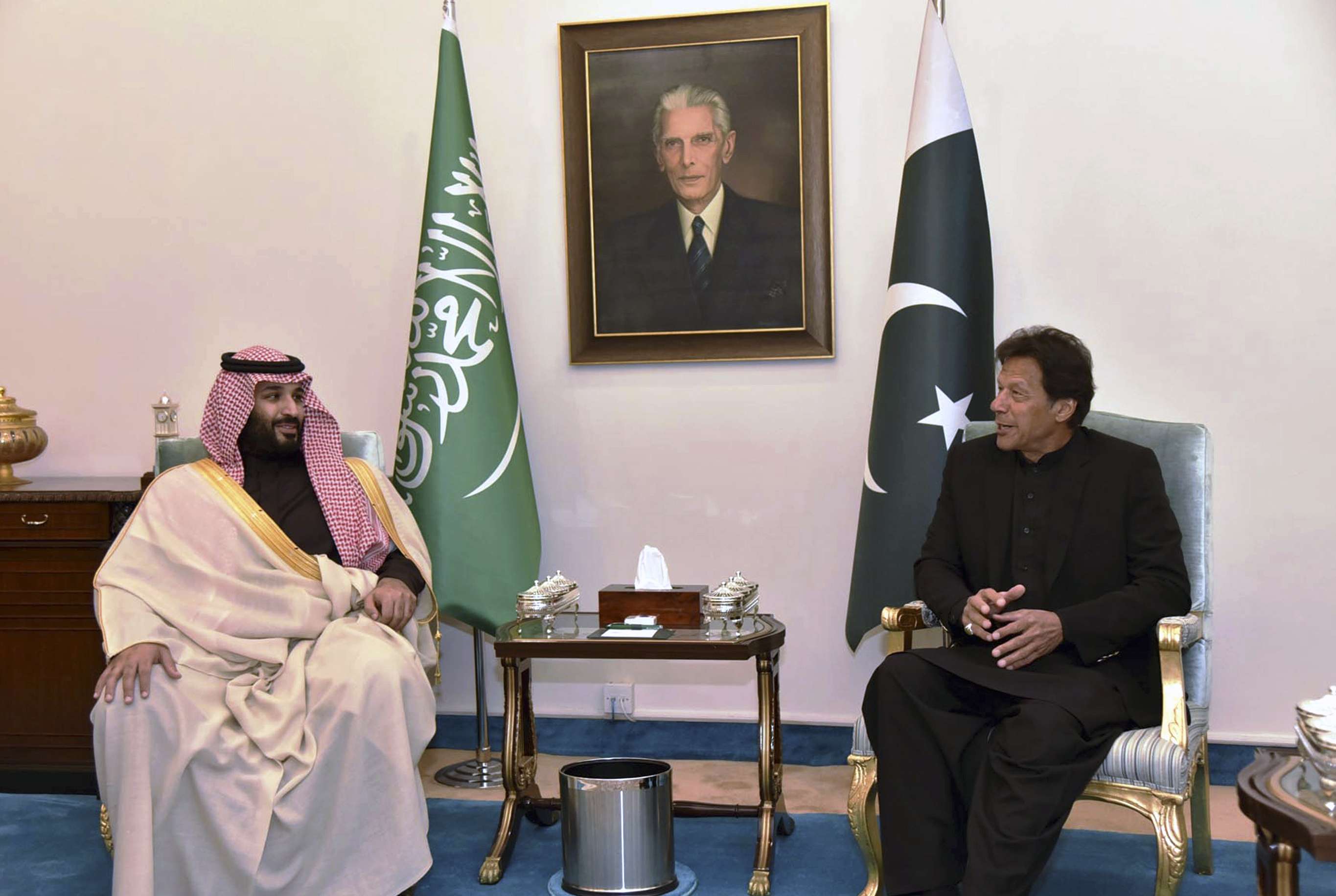 رئيس الوزراء الباكستاني في لقاء مع ولي العهد السعودي