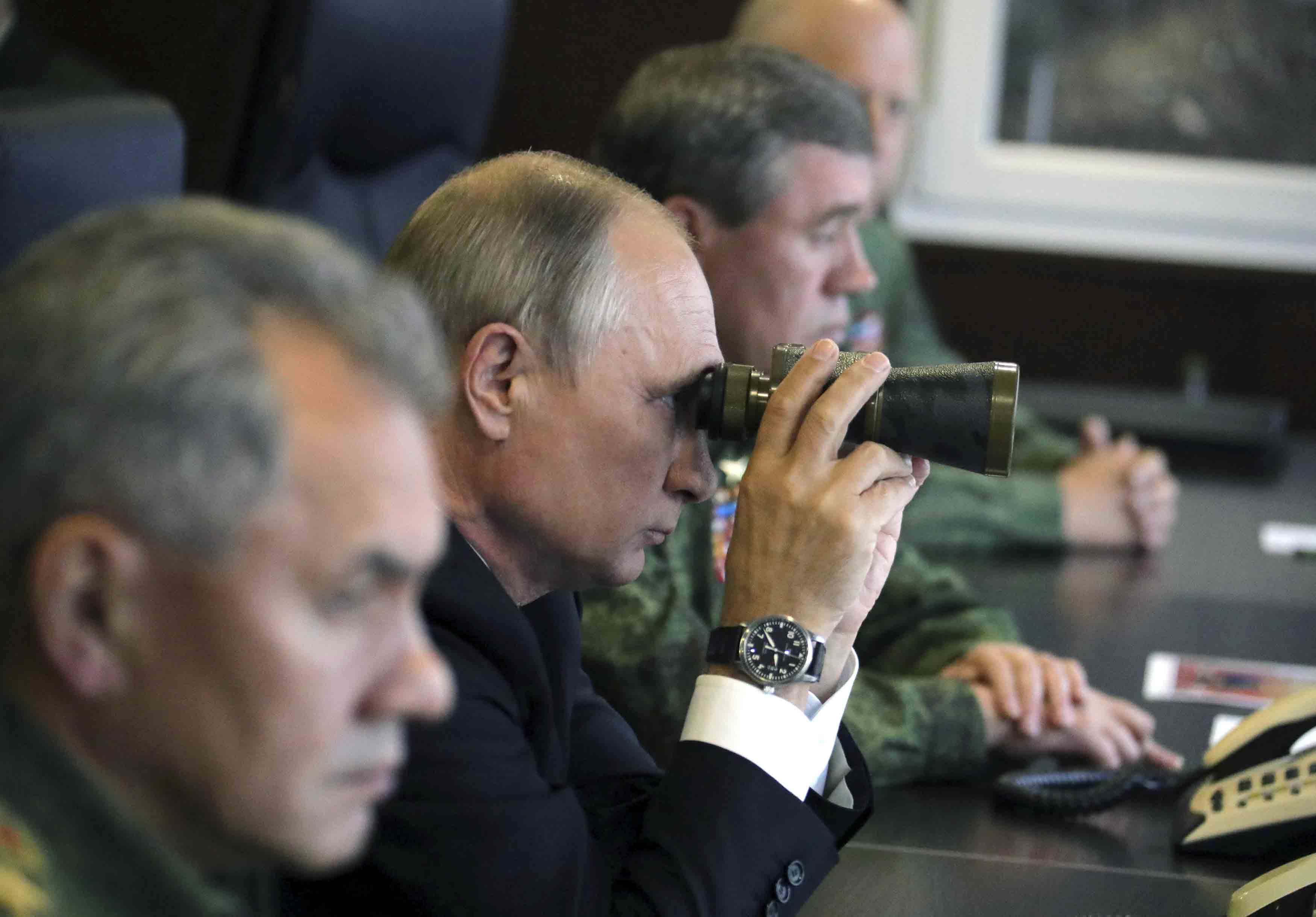 بوتين يقول إن موسكو لديها الأفضلية حاليا لتنفيذ ضربة نووية