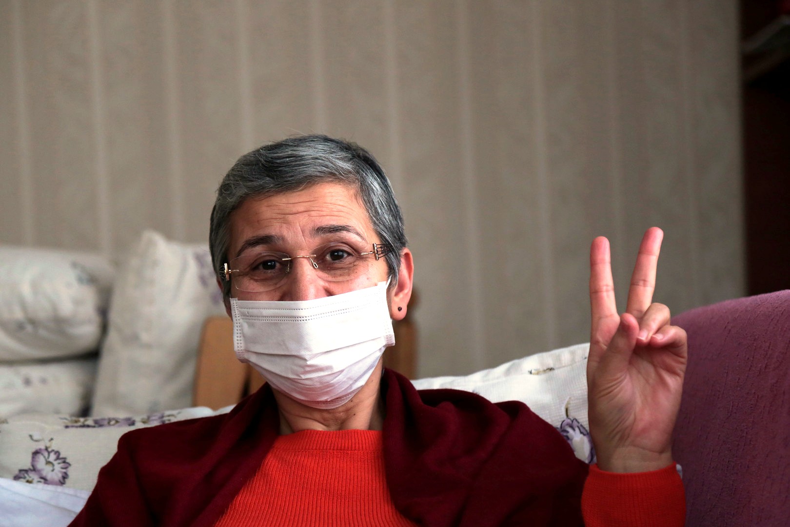 ليلى غوفين النائبة الكردية المفرج عنها تواصل معركة الأمعاء الخاوية