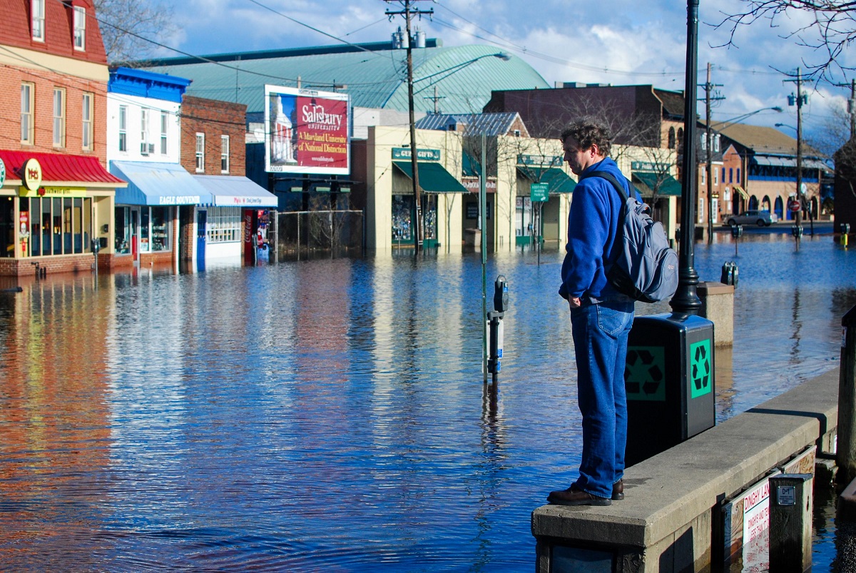 المياه تغمر الشوارع في مدينة أنابوليس قرب واشنطن 