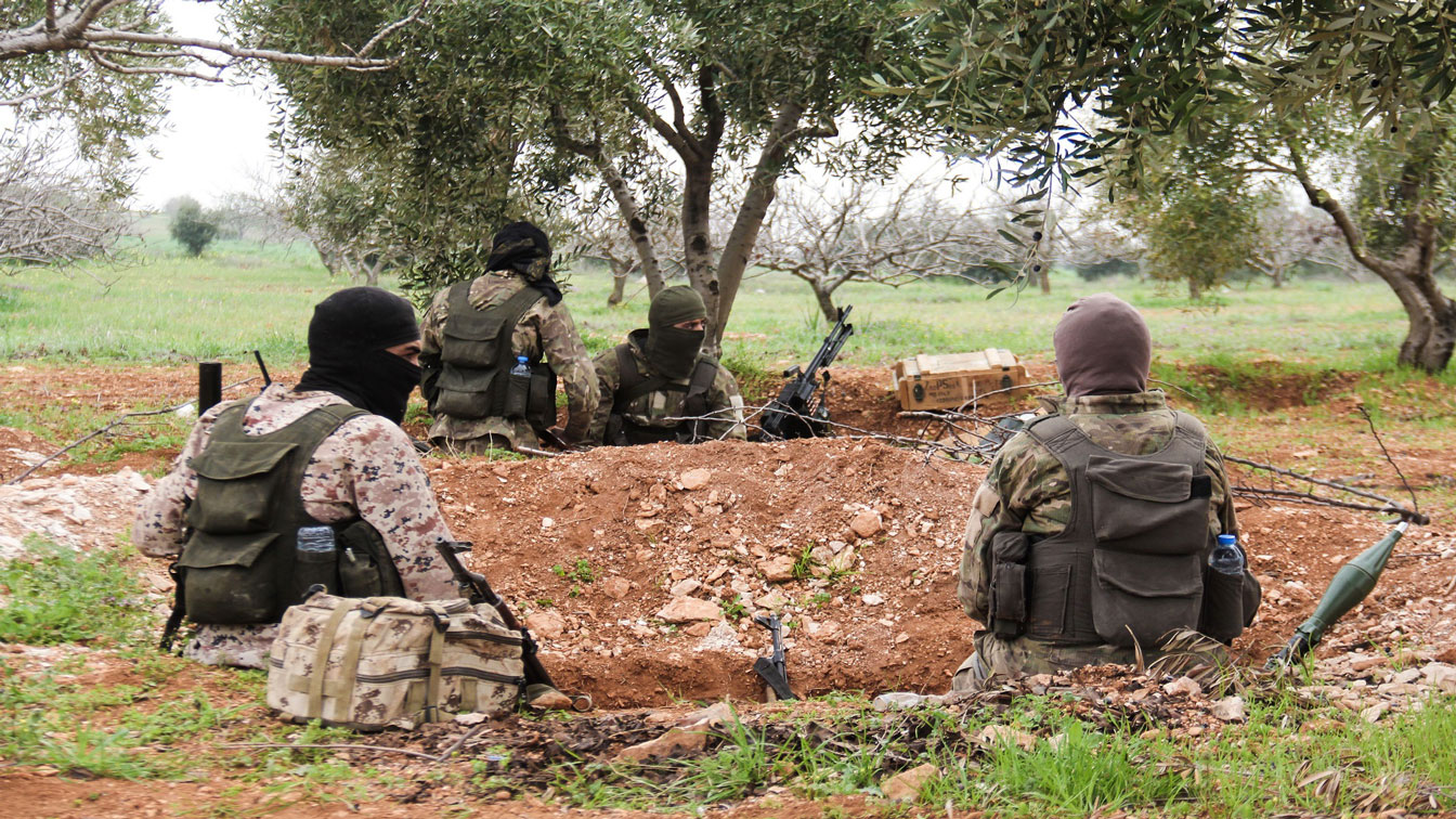 مسلحون من هيئة تحرير الشام يتحصنون في منطقة بادلب