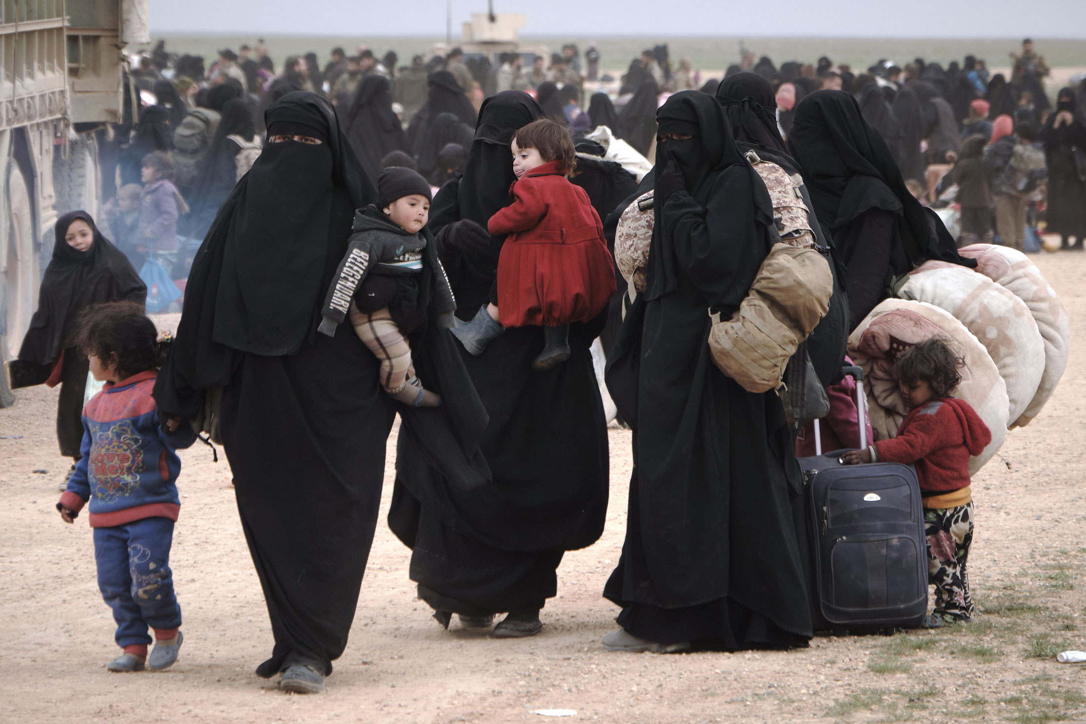 زوجات وابناء مقاتلي داعش بين النازحين