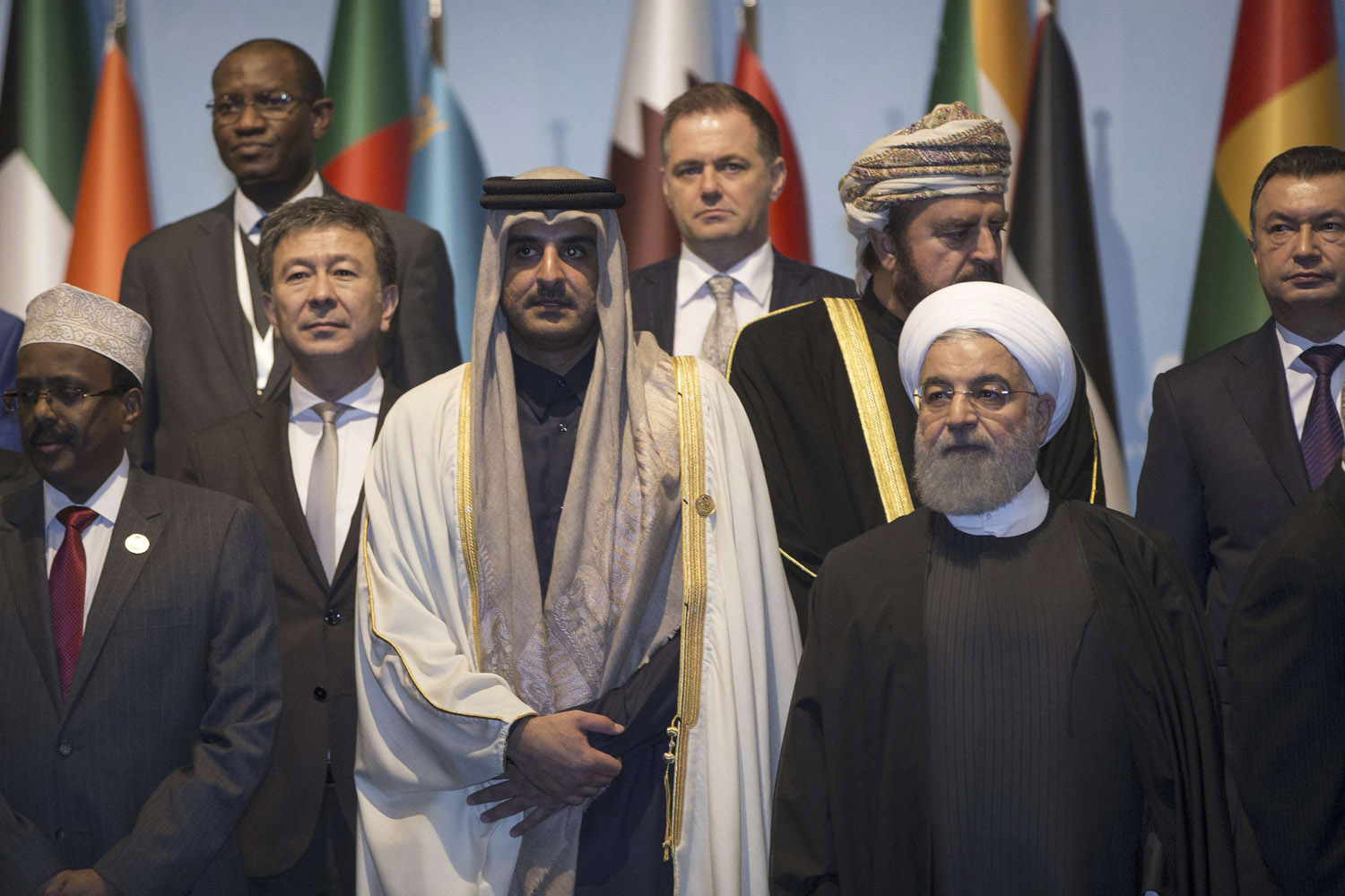 الرئيس الإيراني وأمير قطر وممثل سلطان عمان في اجتماع في تركيا