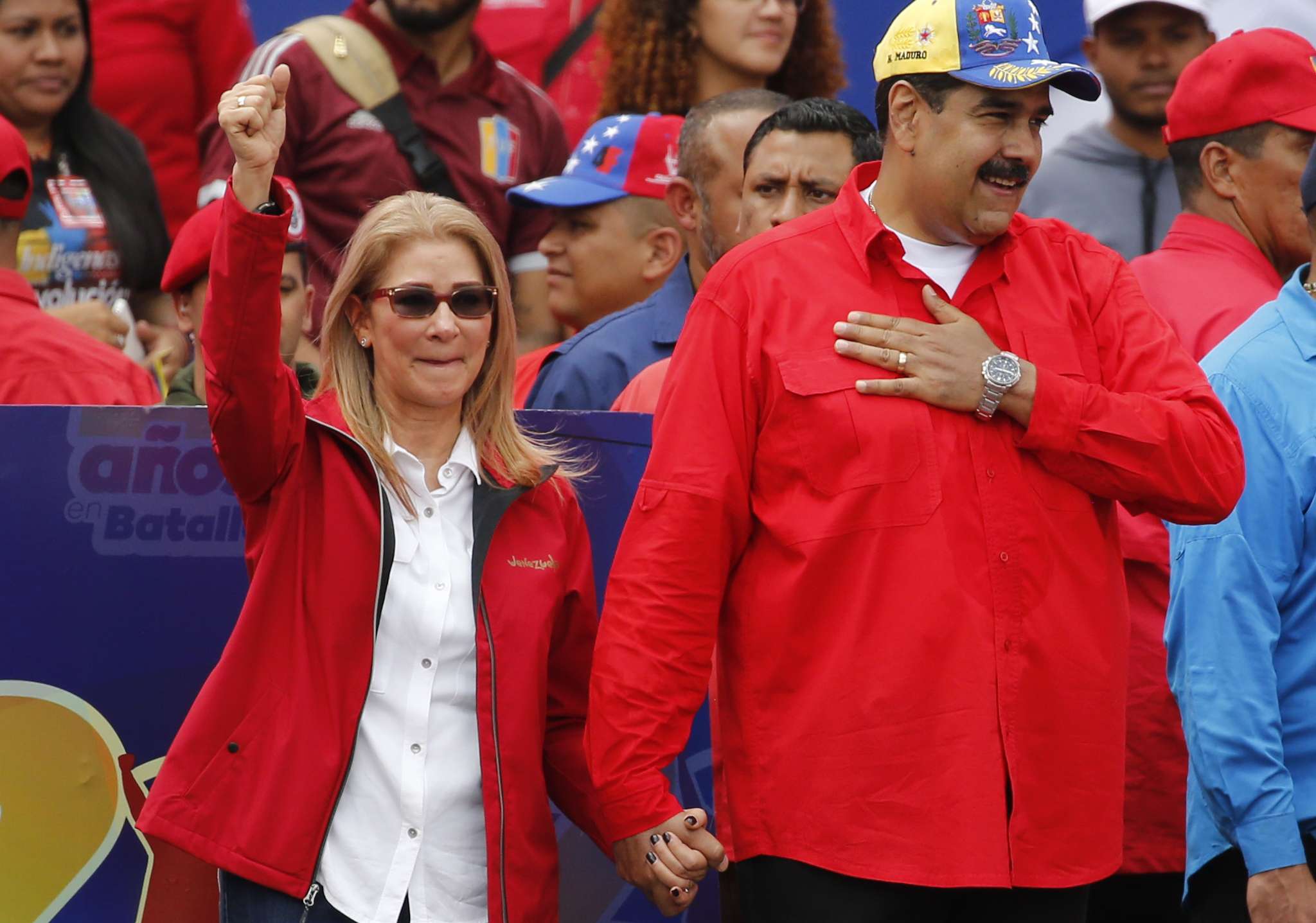 مادورو: لم ولن نكون بلدا متسولا