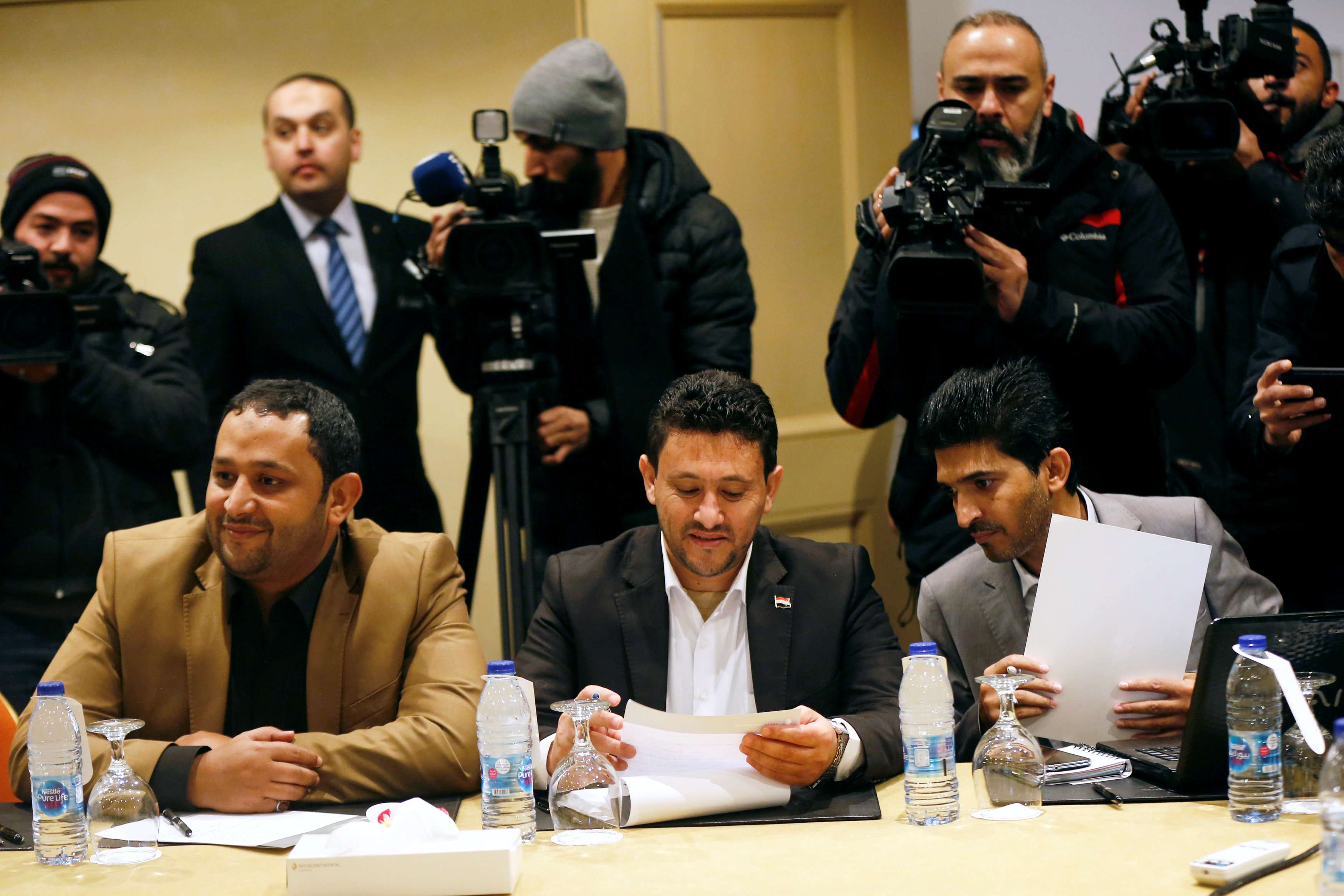 Abdul Qader Murtada, the head of Houthi delegation, attends a meeting to discuss prisoner swap deal between the Yemeni government and Houthi movement in Amman, Jordan January 17, 201