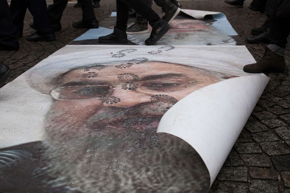 احتجاجات بباريس ضد الرئيس الايراني حسن روحاني في عيد الثورة
