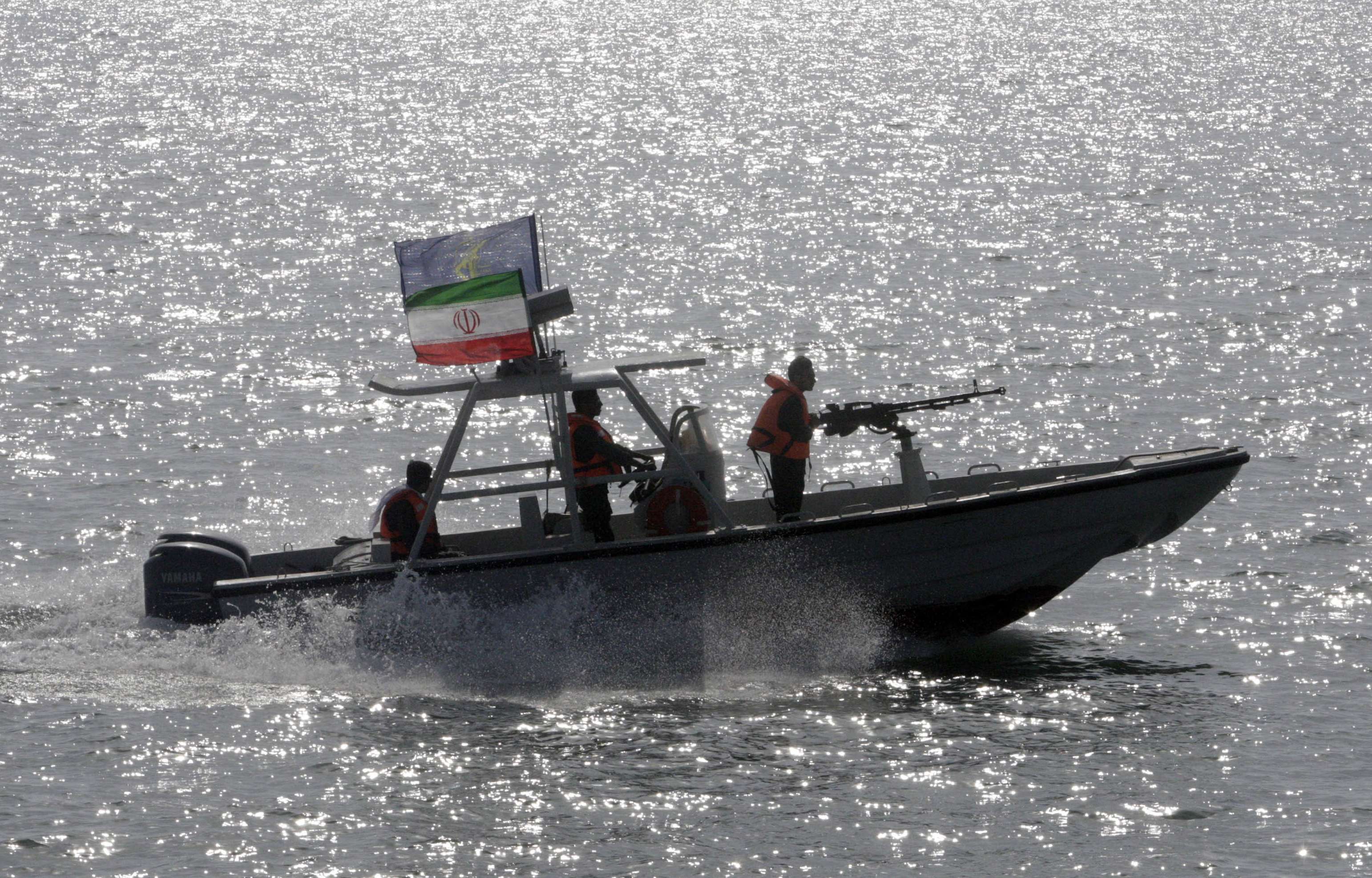 البحرية الايرانية في مضيق هرمز