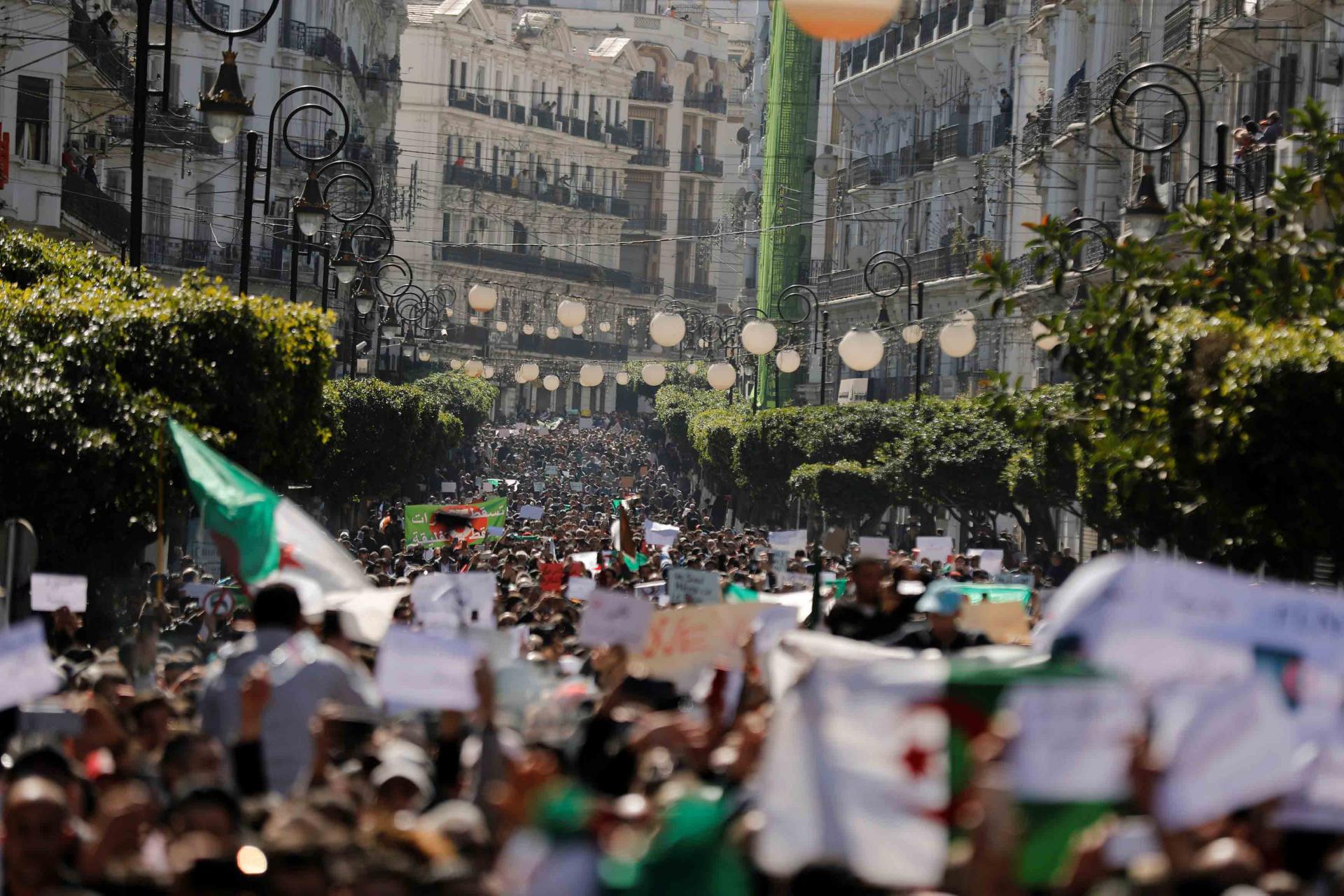 المحتجون الجزائريون ضد ترشح بوتفليقة