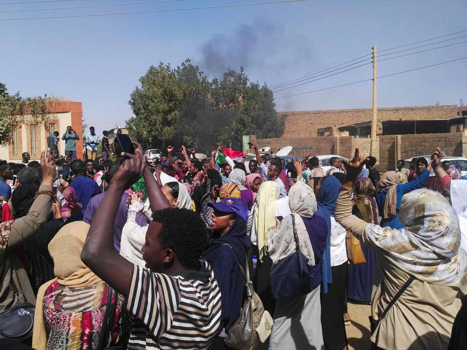 الشارع السوداني يأبى أن يستسلم أمام طوارئ البشير