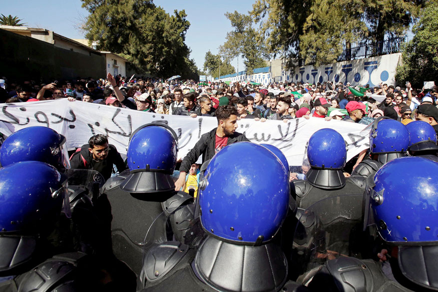 طوق أمني يحاصر المحتجين في الجزائر العاصمة
