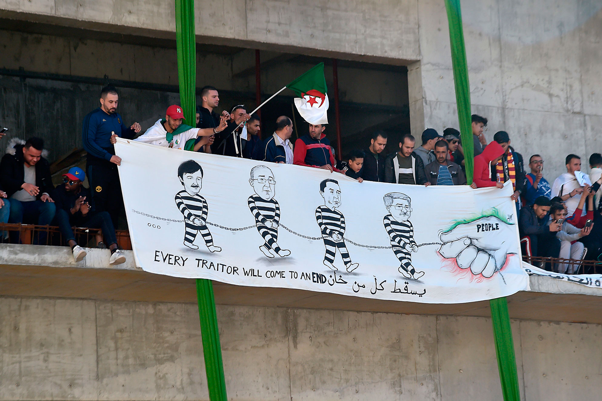 الجزائريون لن يقبلوا بغير رحيل نظام بوتفليقة