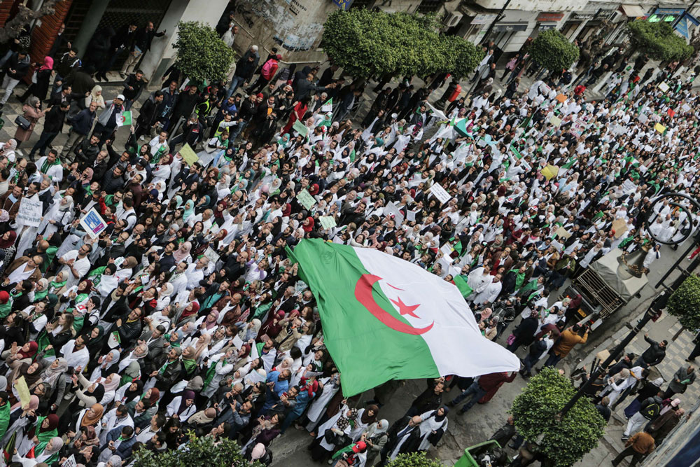 الحراك الشعبي مستمر في الجزائر حتى رحيل النظام