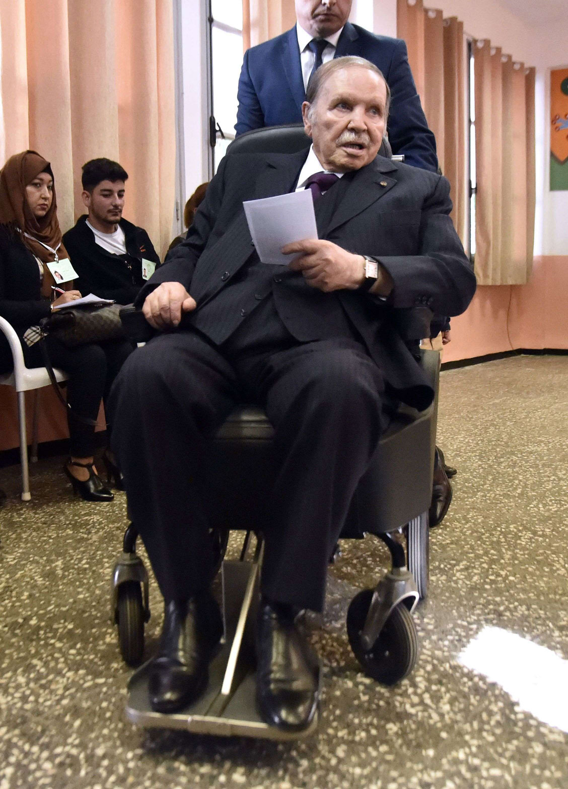 الرئيس الجزائري يخسر الكثير من حلفائه