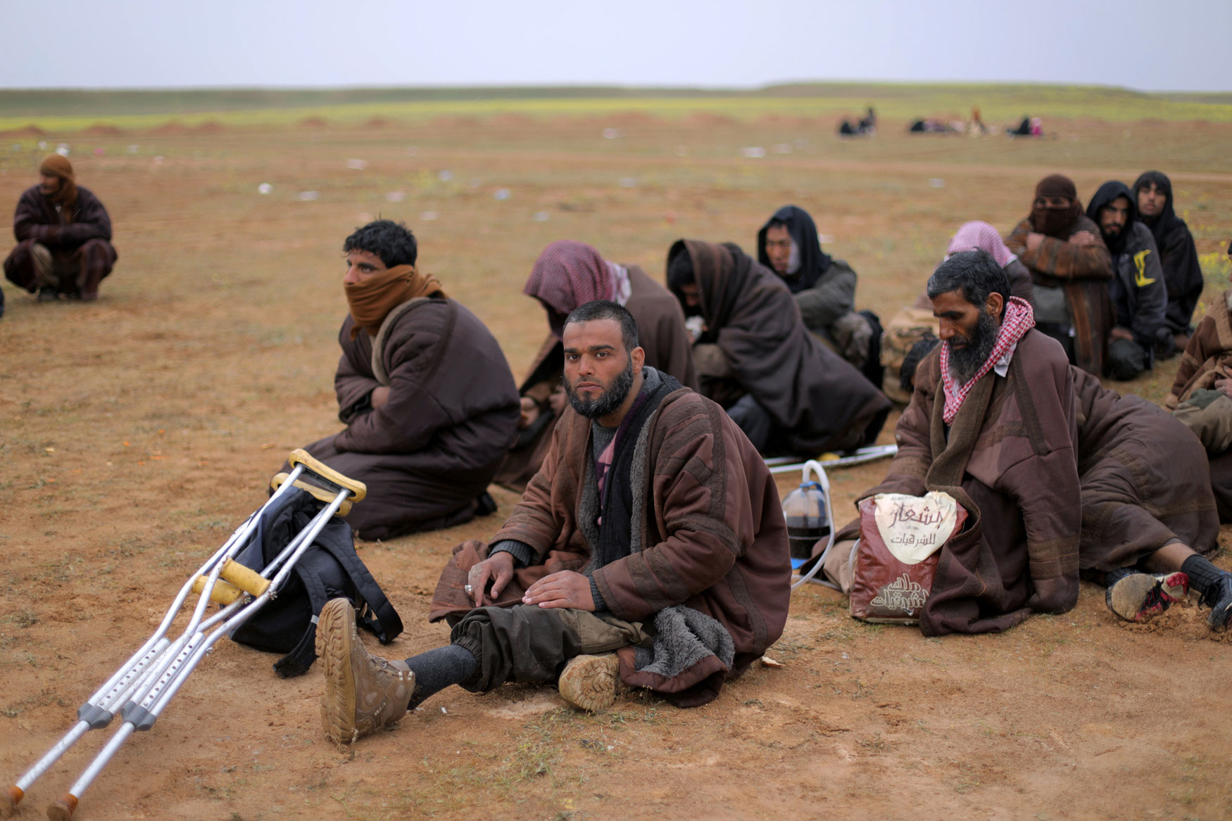 بين النازحين من الباغوز عوائل ومقاتلون من داعش 