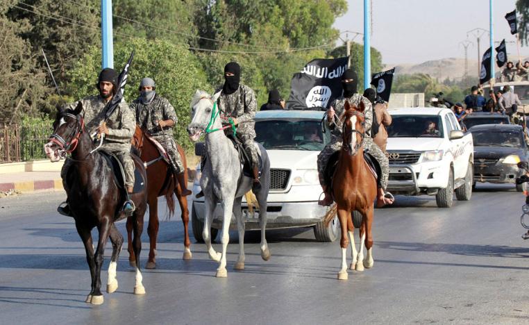 داعش في استعراض للقوة في بداية ظهوره