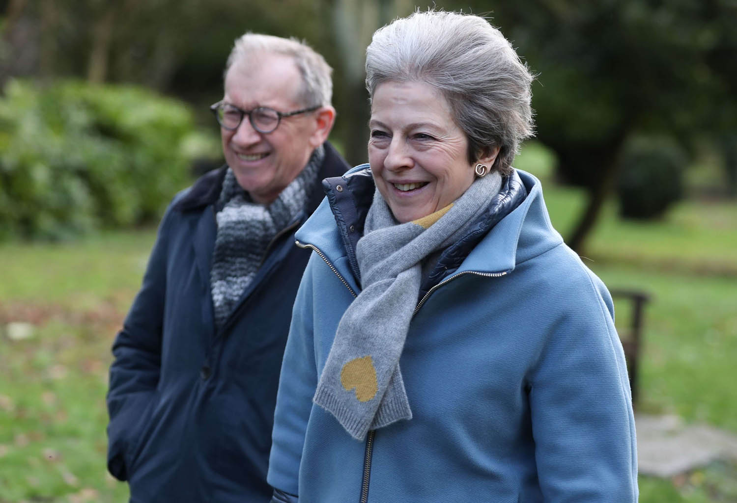 رئيسة الوزراء البريطانية تيريزا ماي مع زوجها