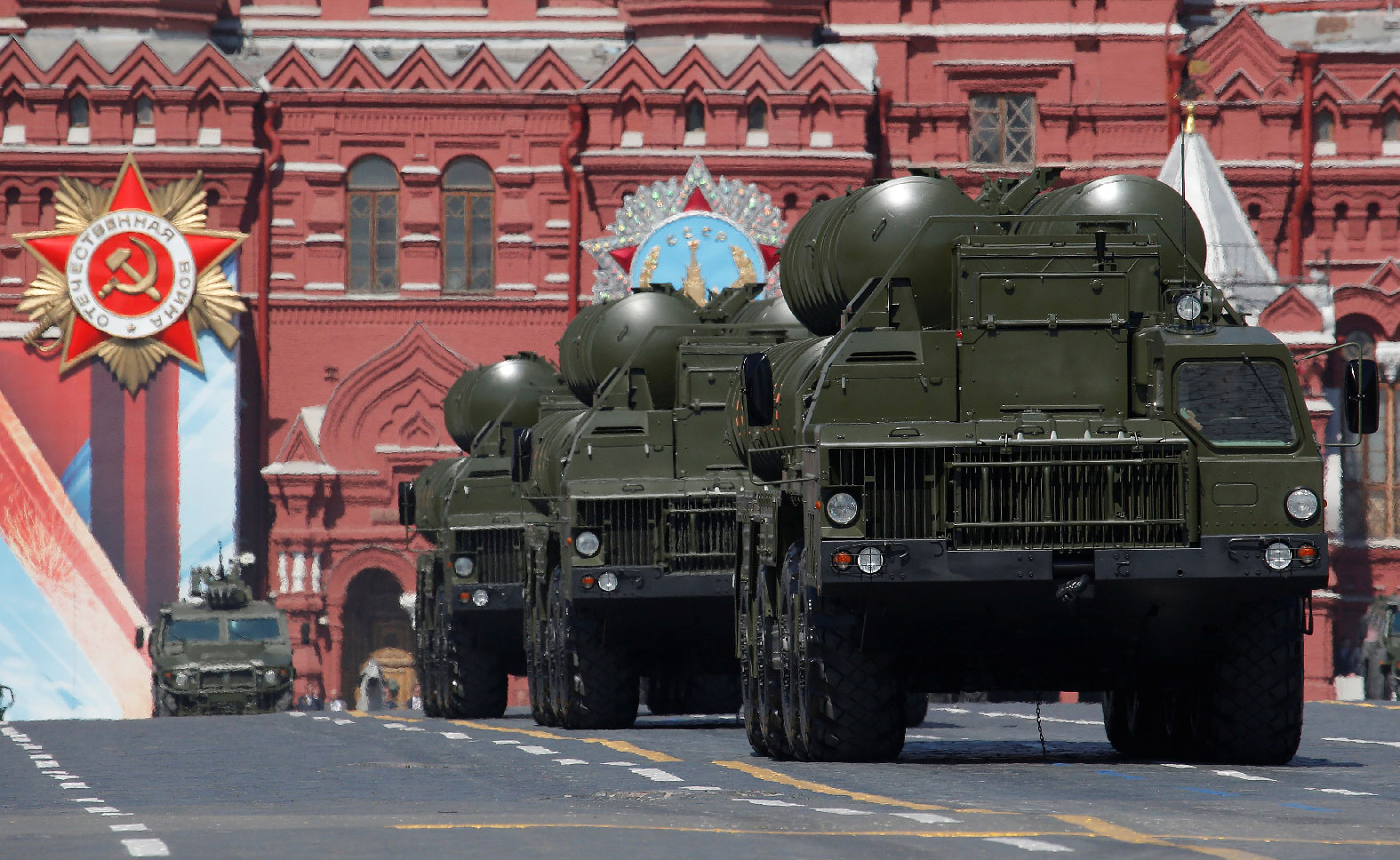 Russian S-400 Triumph medium-range and long-range surface-to-air missile systems drive during the Victory Day parade, marking the 71st anniversary of the victory over Nazi Germany in World War Two, at Red Square in Moscow, Russia, May 9, 2016.