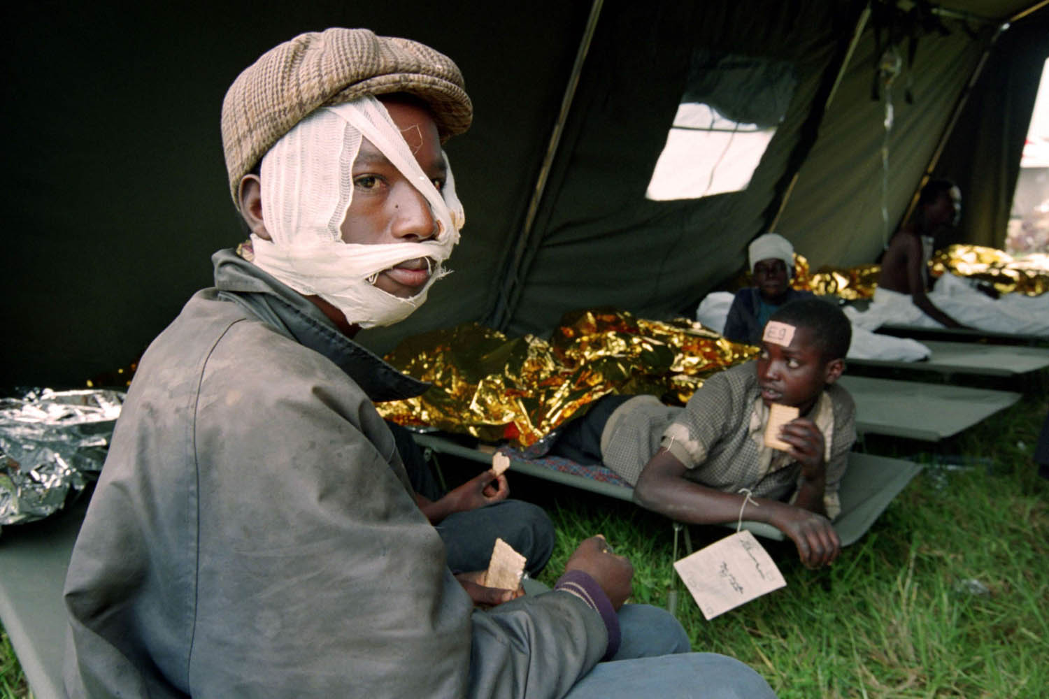 أطفال ضحايا للحرب الأهلية في رواندا