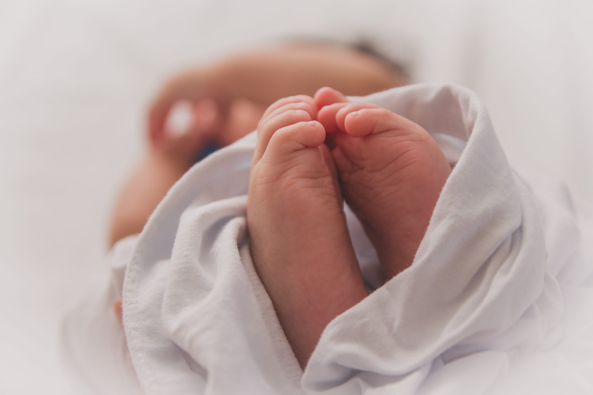 أولياء أمور: التسمم وراء وفاة الرضع