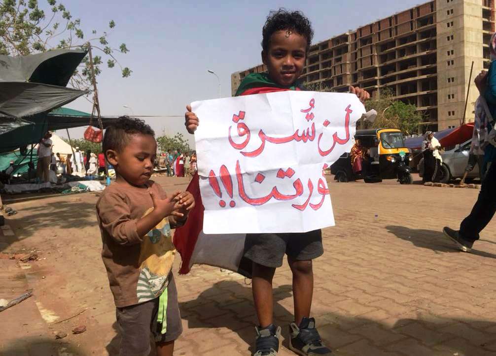السودانيون يرفضون سرقة ثورتهم