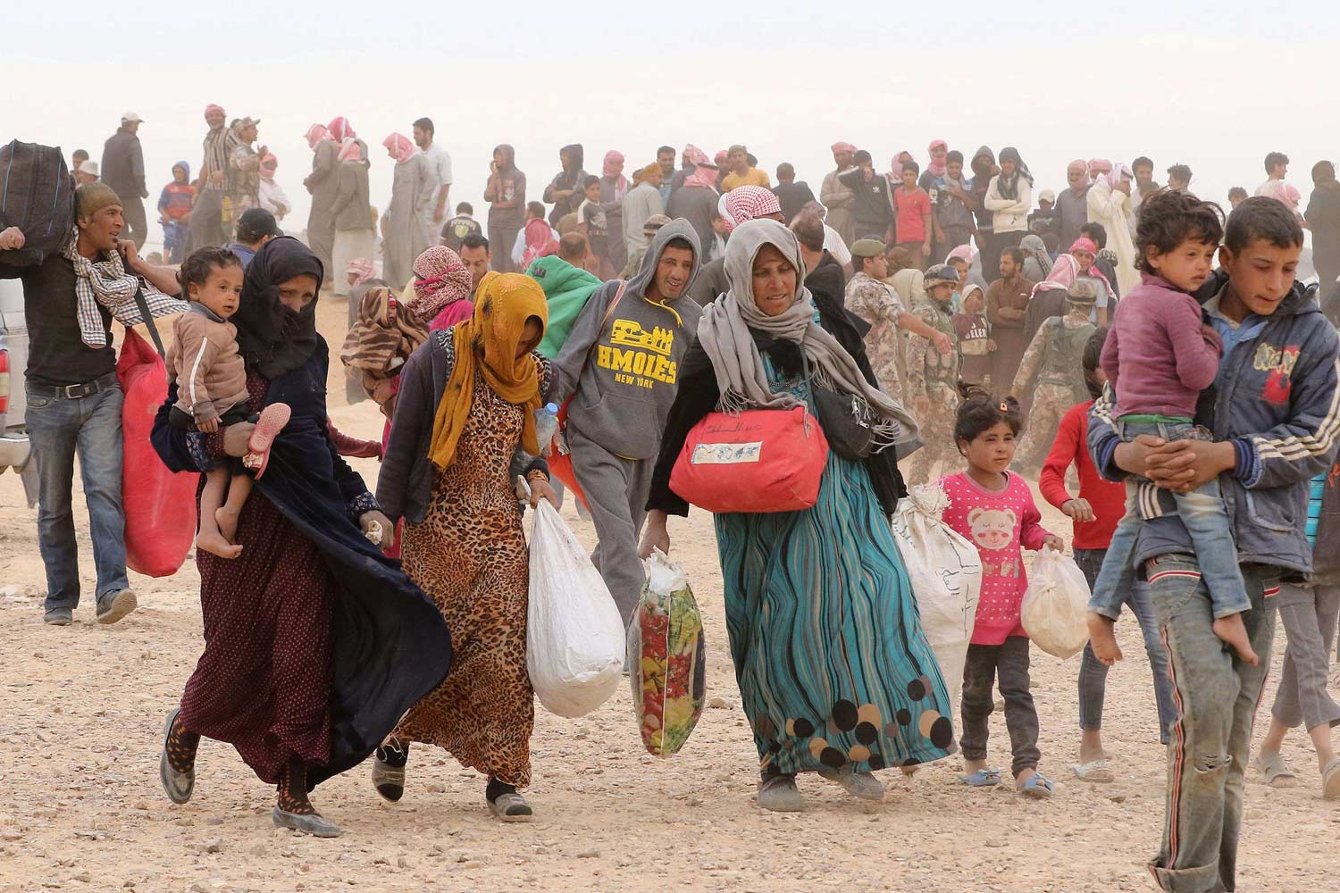 سياسة التجويع تجبر الاجئين على المغادرة نحو جحيم النظام