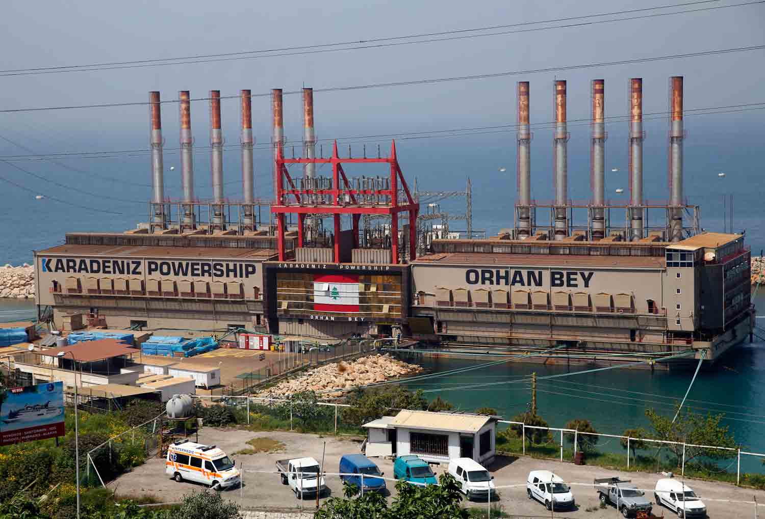 السفن التركية التي توفر الكهرباء في البلاد  تثير جدلا بين اللبنانيين