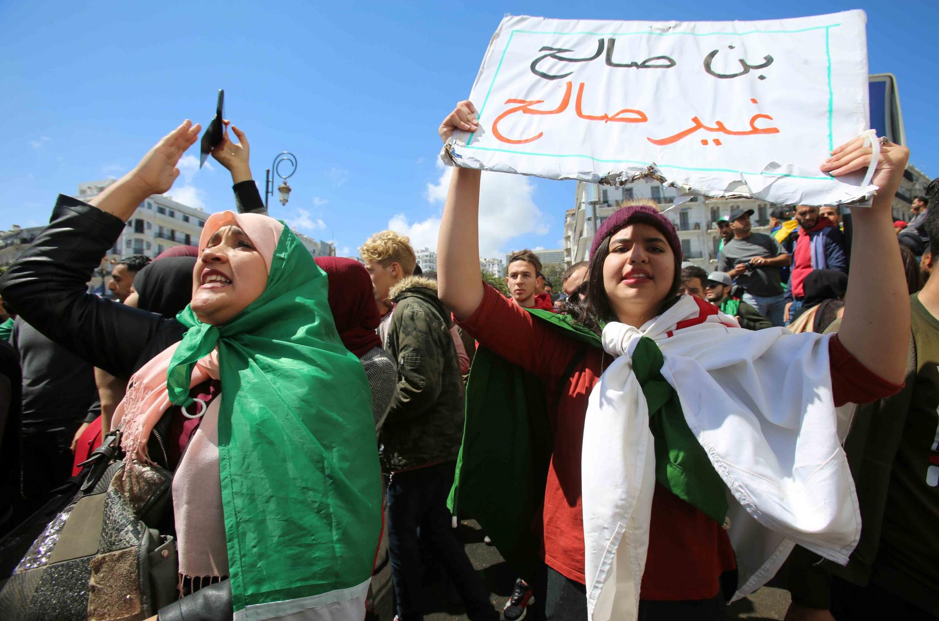 الاحتجاجات ضد الرئيس الانتقالي عبدالقادر بن صالح