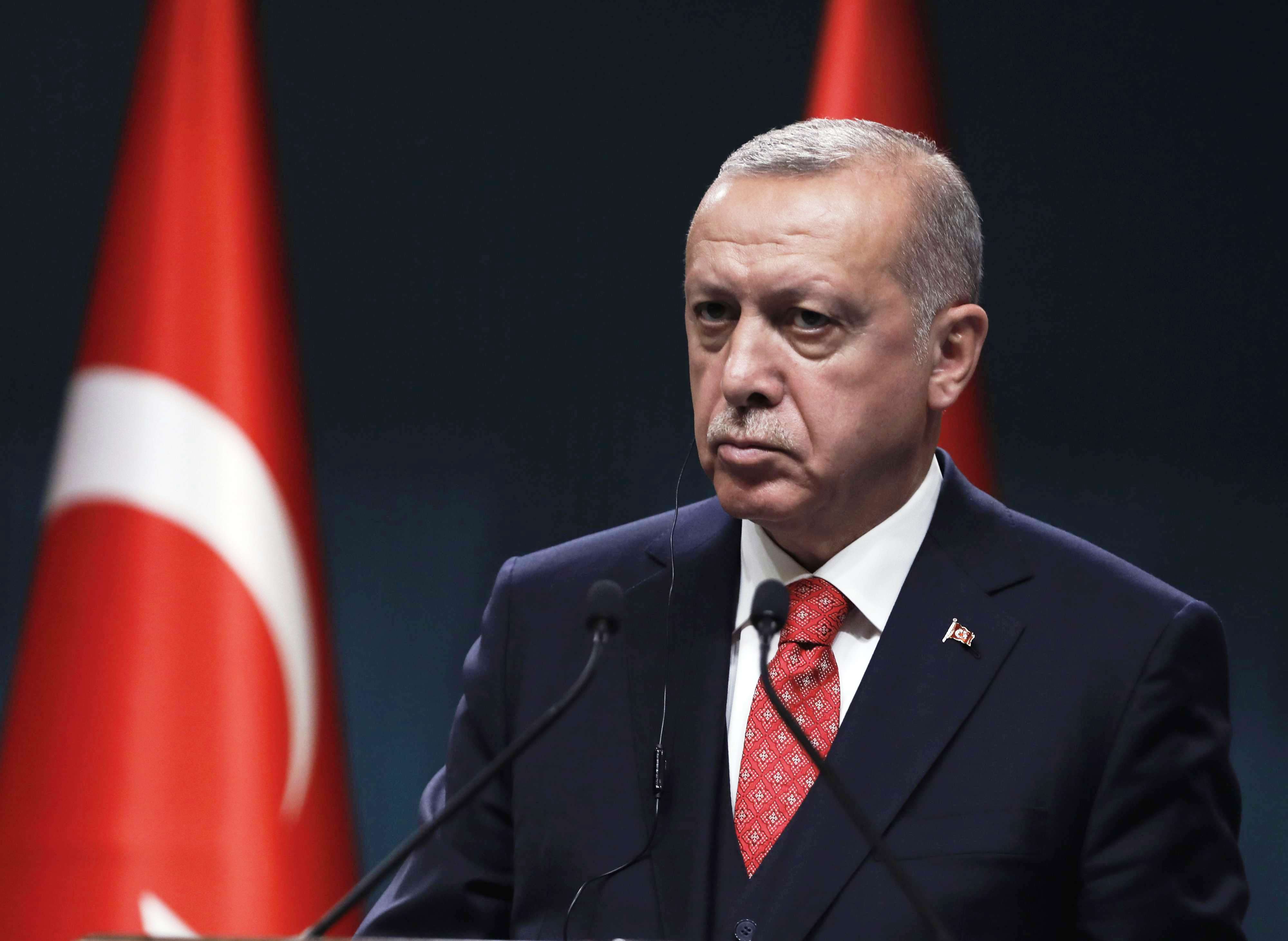 أردوغان يداري هزيمة حزبه الانتخابية بالبحث عن الوحدة والتركيز على الأمن والاقتصاد