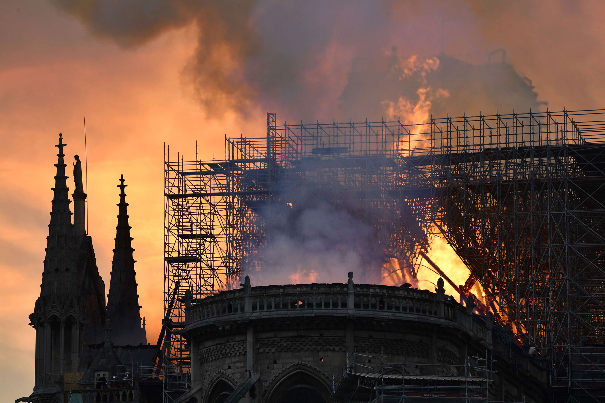 الكاتدرائية القوطية رمز باريس تخضع لأعمال ترميم منذ فترة