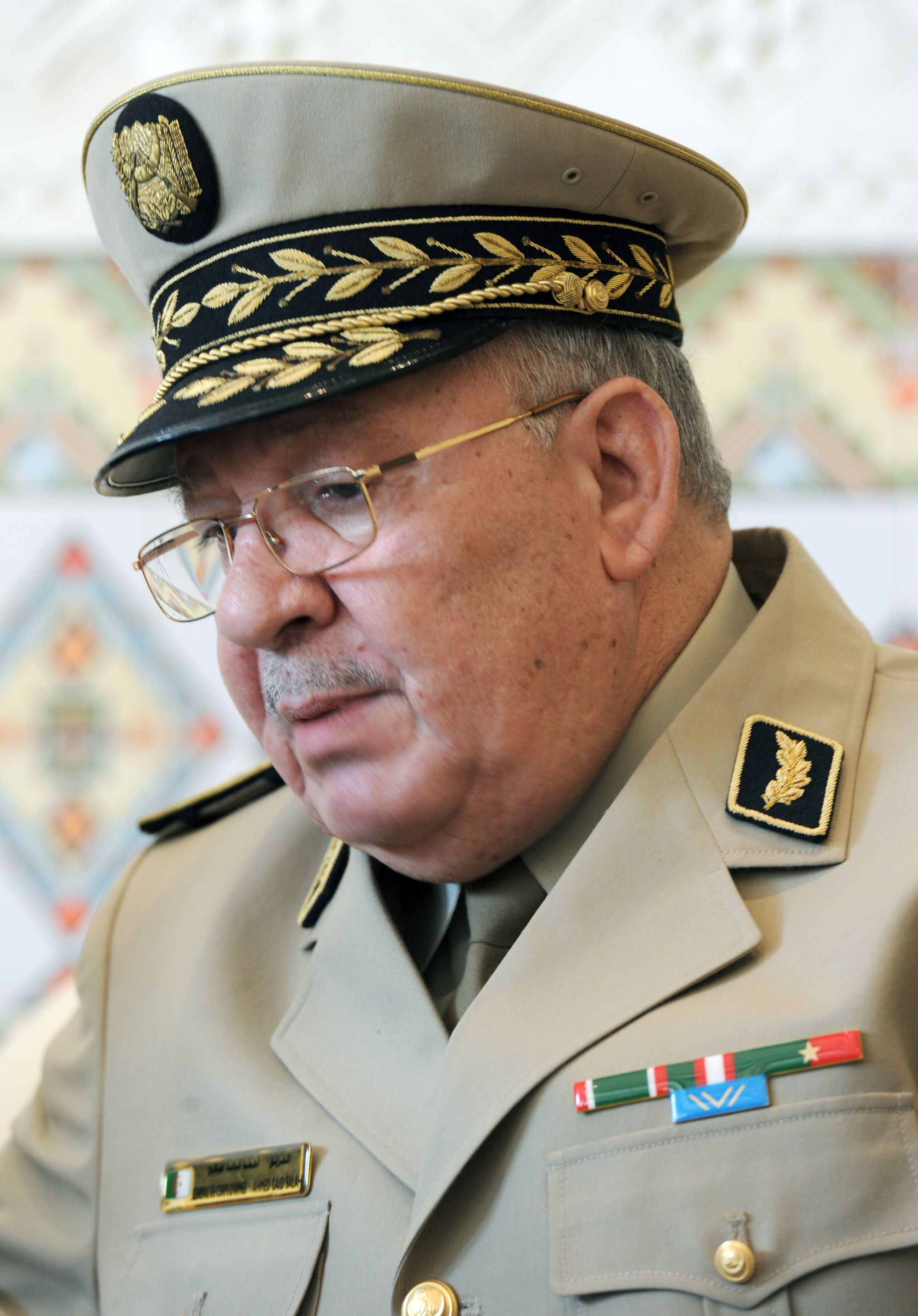 الفريق أحمد قايد صالح قائد الجيش الجزائري