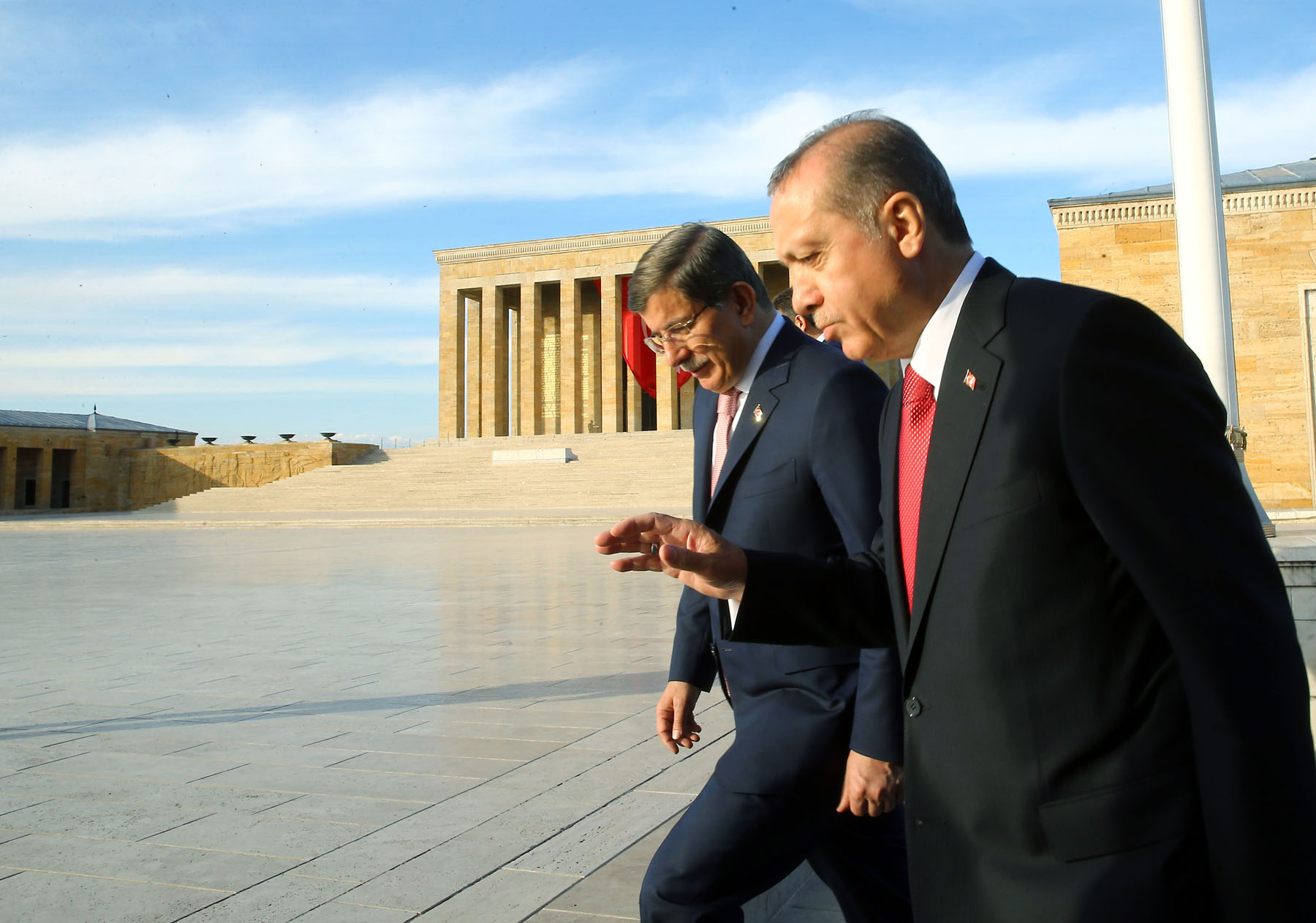 رئيس الوزراء التركي السابق احمد داود اوغلو والرئيس التركي طيب رجب اردوغان