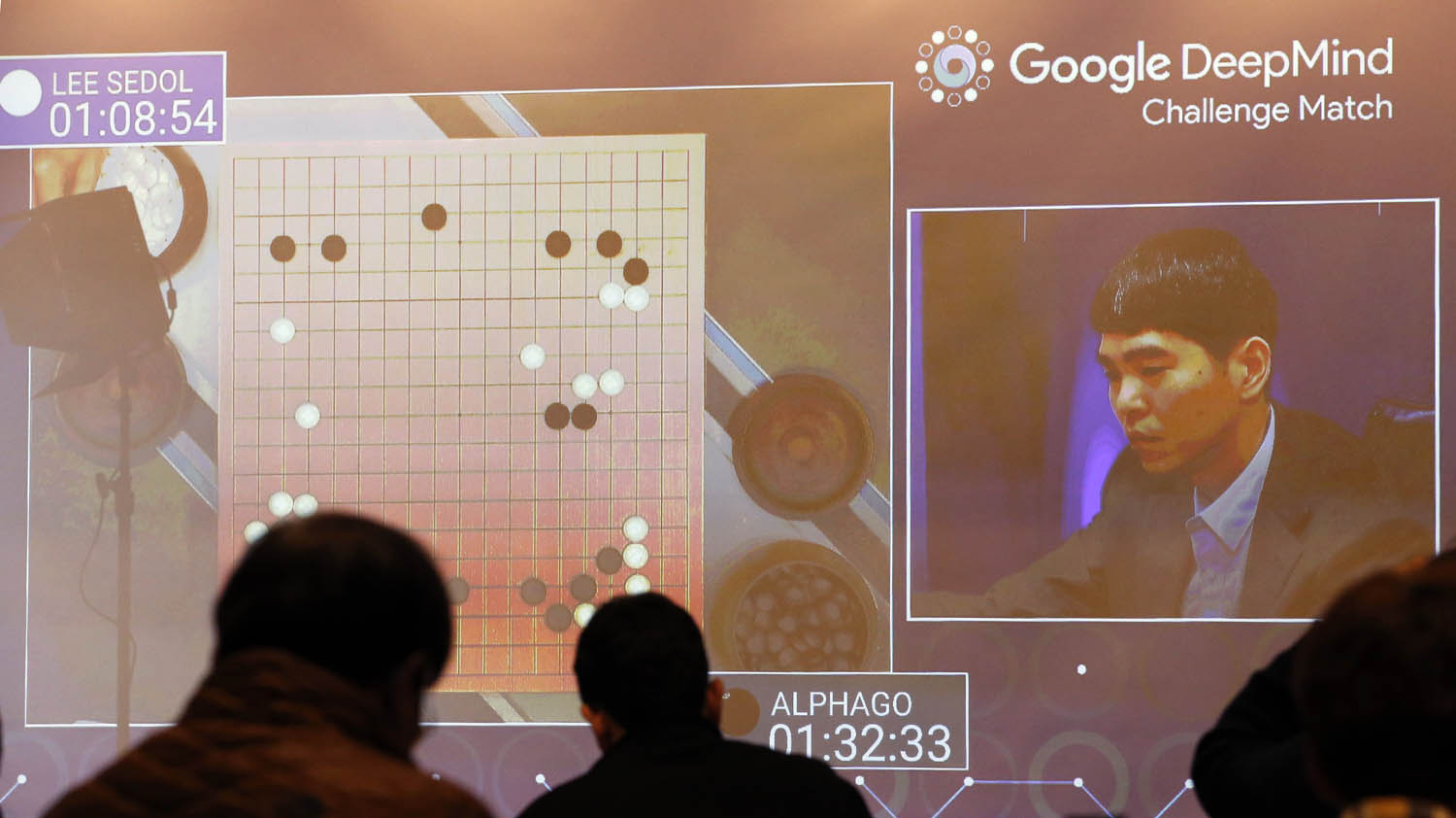 الكوري لي سيدول في مواجهة مع الذكاء الاصطناعي على لعبة غو عام 2016