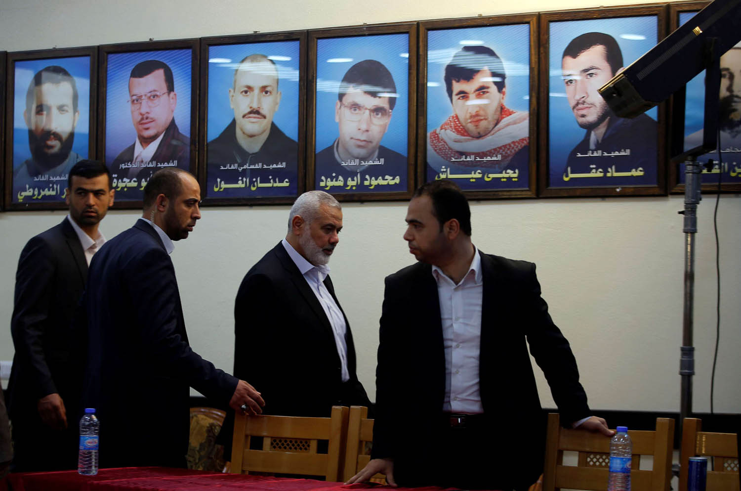 زعيم حماس اسماعيل هنية في لقاء في غزة