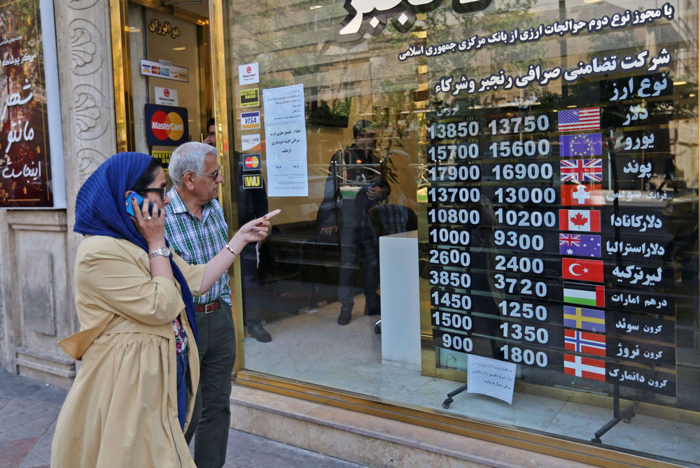 الريال الإيراني خسر ما يقرب من 70 بالمئة من قيمته العام الماضي