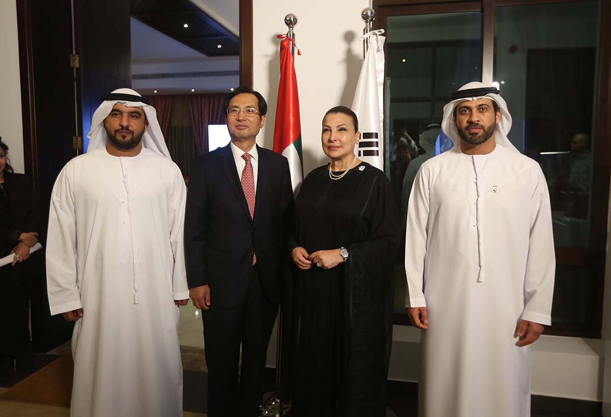 Park Kang-ho, Ambassador of the Republic of Korea to the UAE, and Huda Ibrahim Alkhamis 