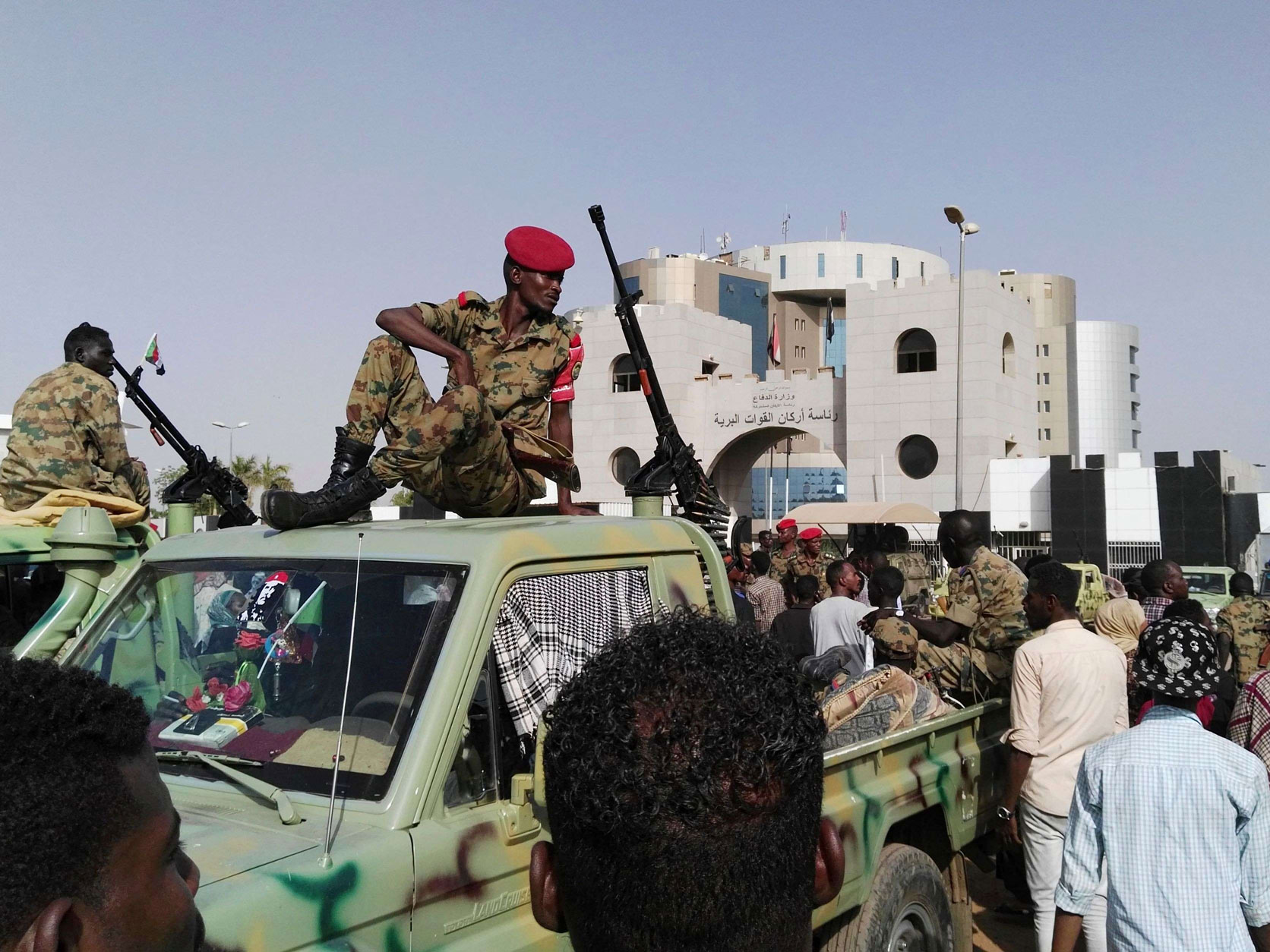 فرحة السودانيين بسقوط البشير تنقلب غضبا ضد الجيش