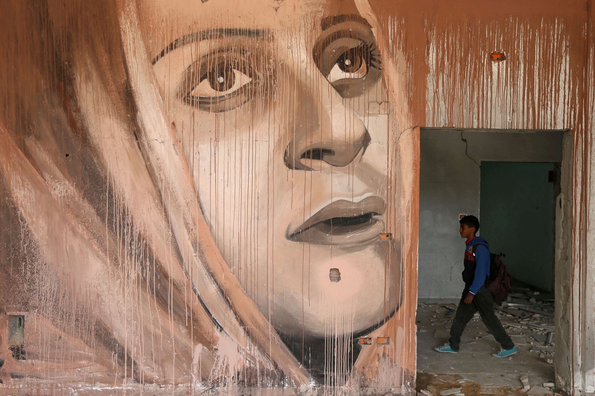 جدارية للفنان علي الجبالي في مبنى مدمر في غزة