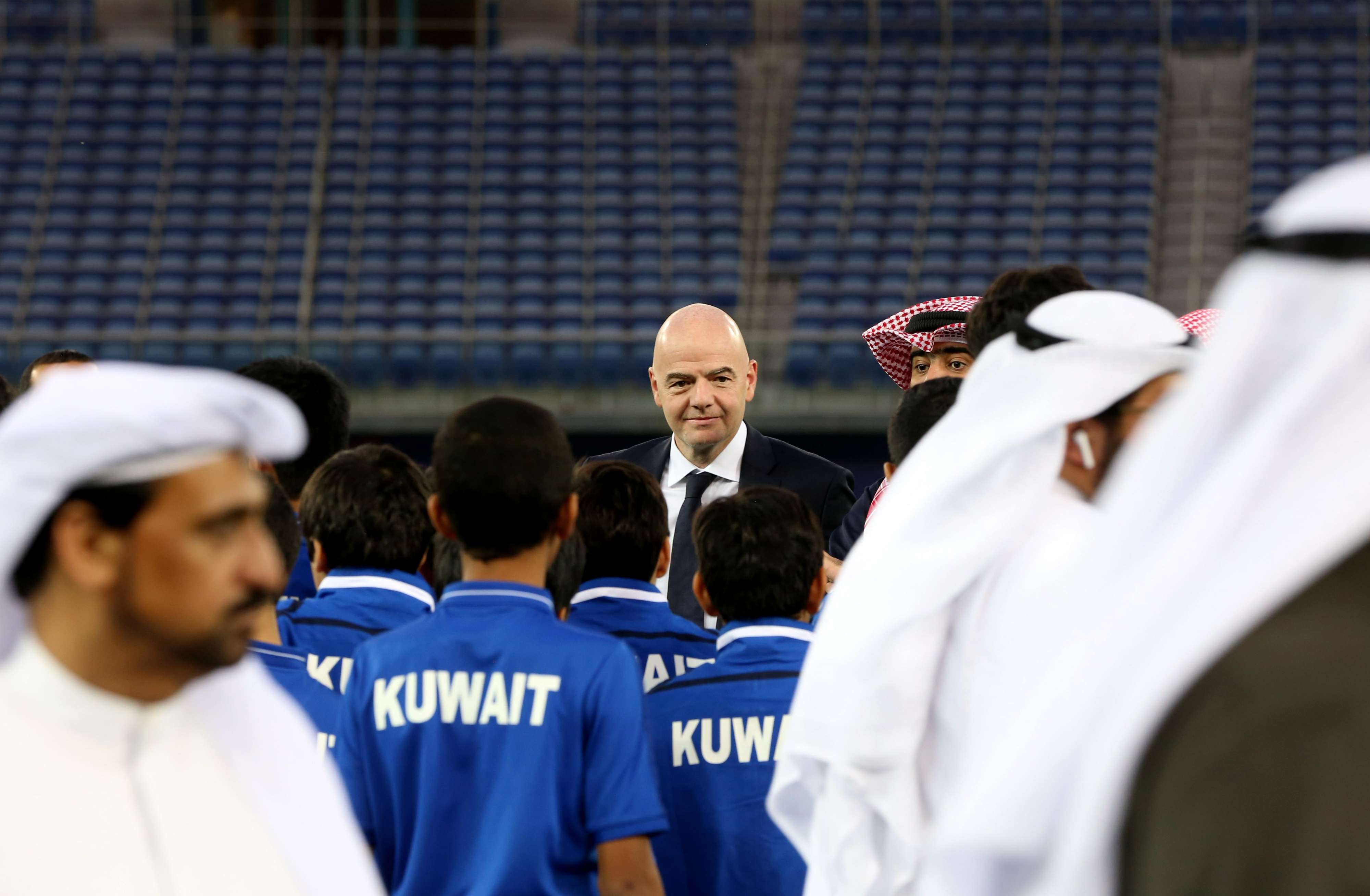 جاني إنفانتينو خلال زيارة لملعب قطري