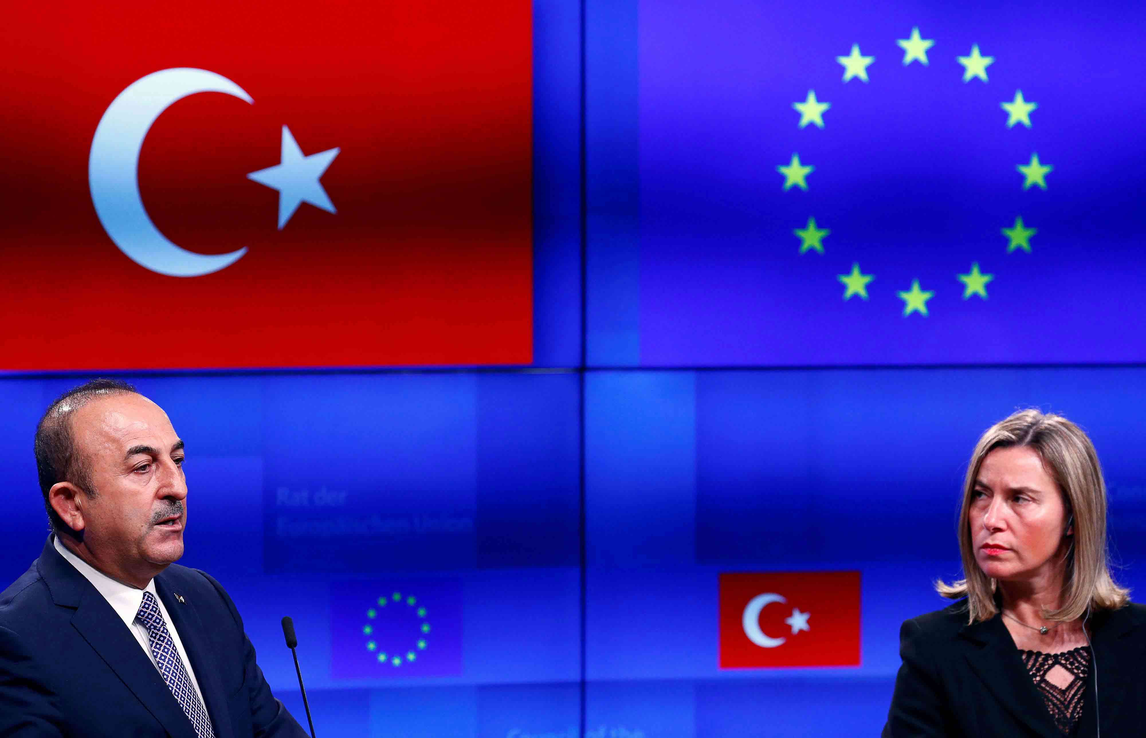 تركيا تبتعد أكثر عن حلم الانضمام إلى أكبر مجموعة تجارية في العالم 