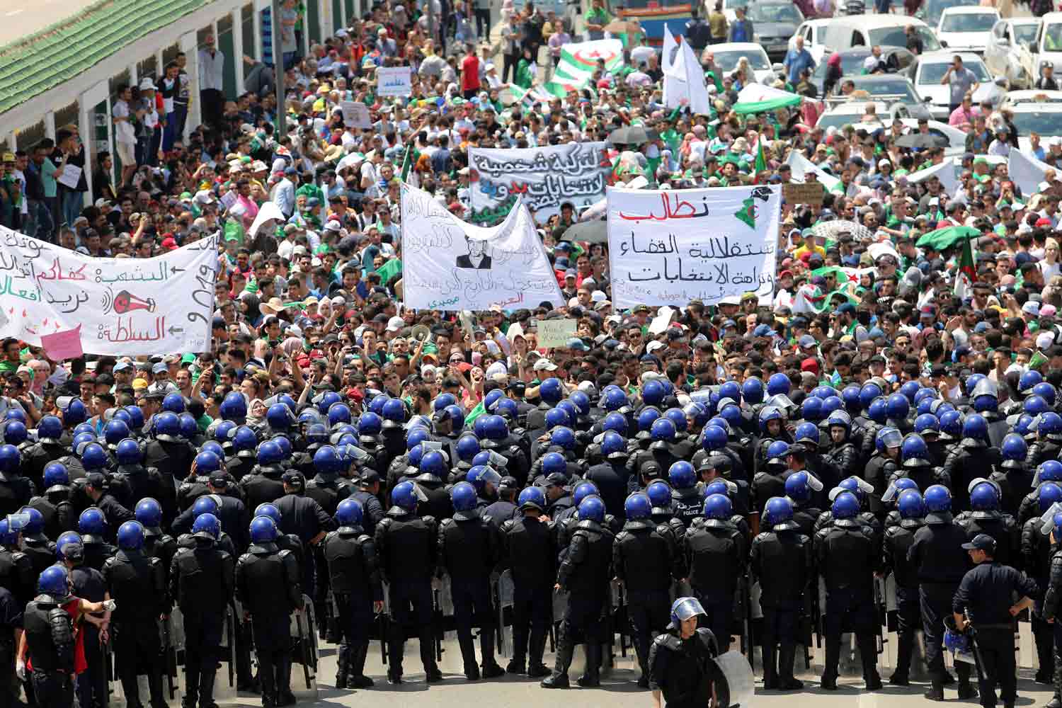 5 آلاف طالب تظاهروا في العاصمة رفضا لاستمرار وجوه نظام بوتفليقة في الحكم