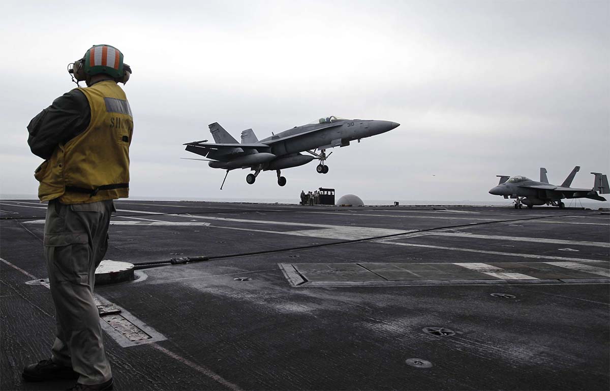 US fighter jet lands on the USS Abraham Lincoln aircraft carrier 