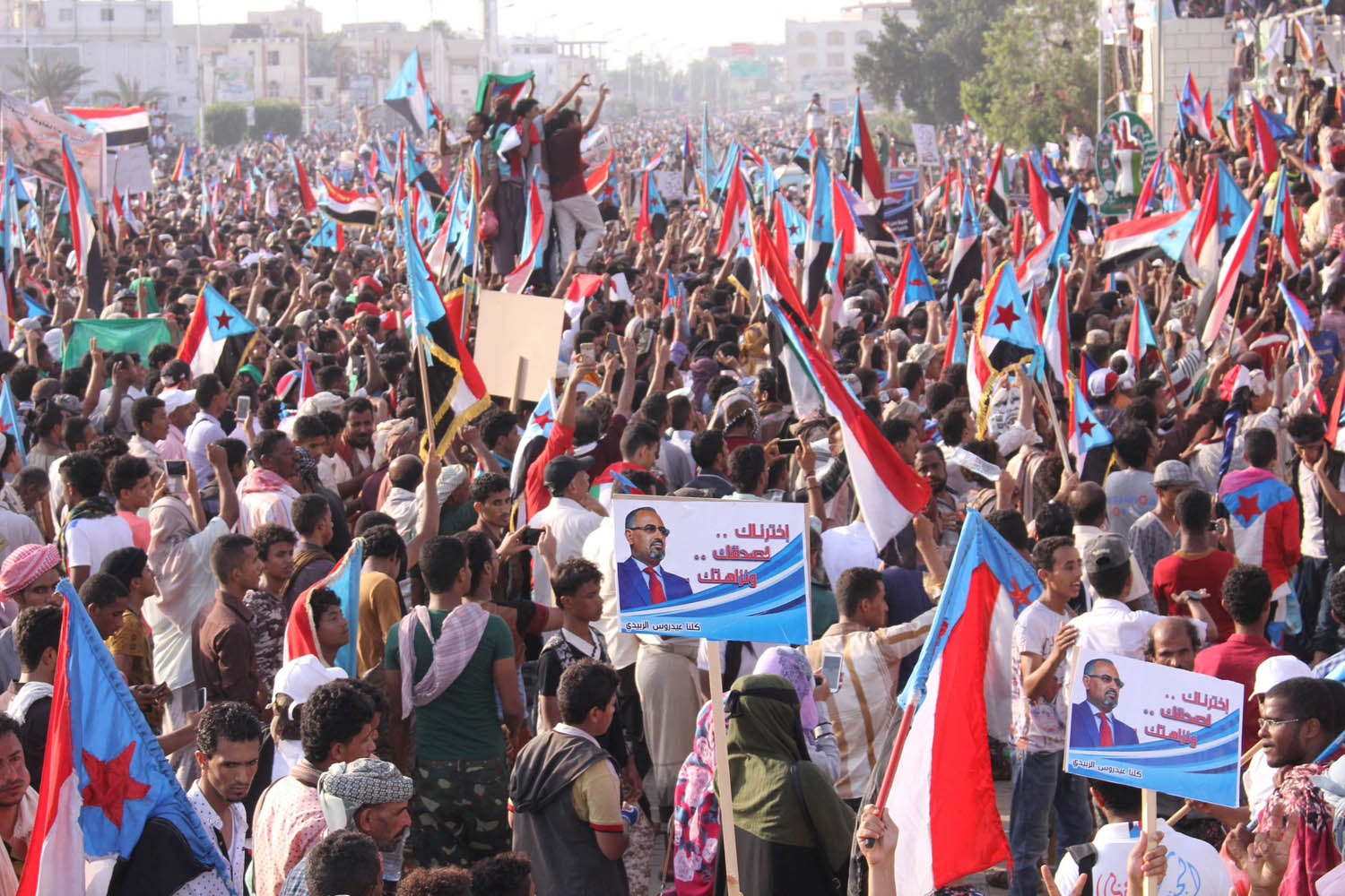 متظاهرون يمنيون يدعون إلى العودة عن الوحدة