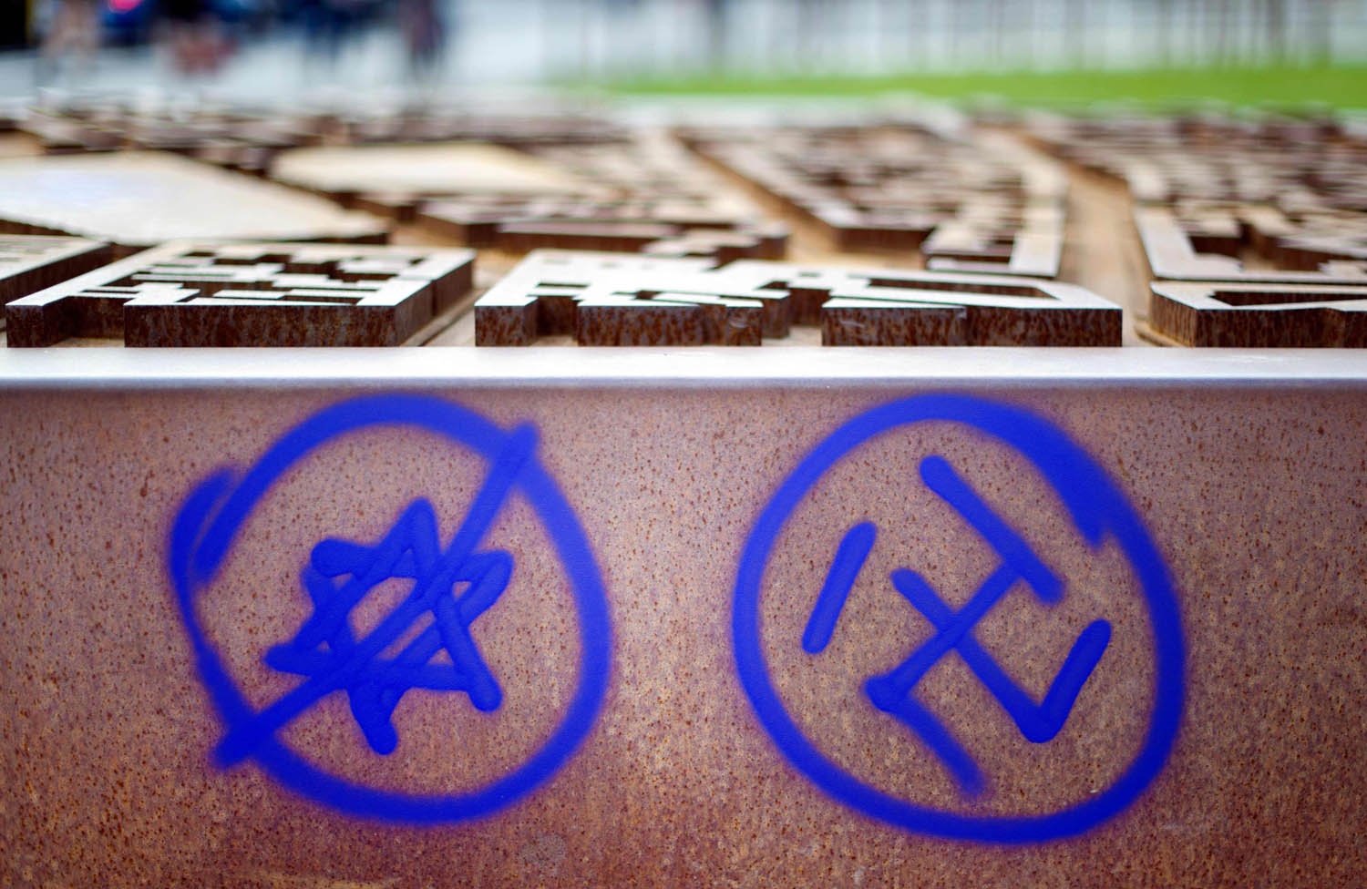 شعرات معادية للسامية على نصب لليهود في برلين
