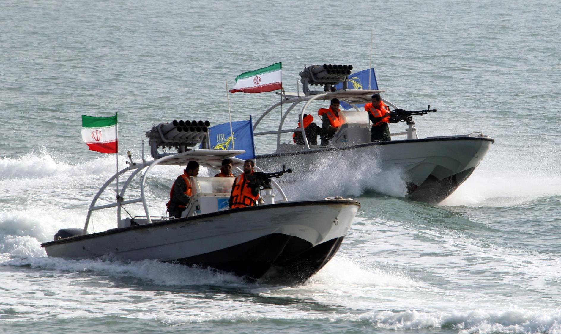 القوات الايرانية في مضيق هرمز