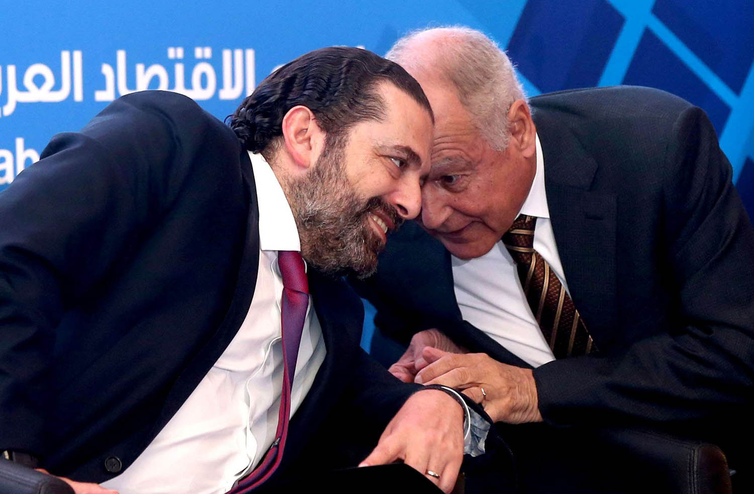 أمين عام الجامعة العربية أحمد أبوالغيط يتحدث مع رئيس الوزراء اللبناني سعد الحريري في بيروت