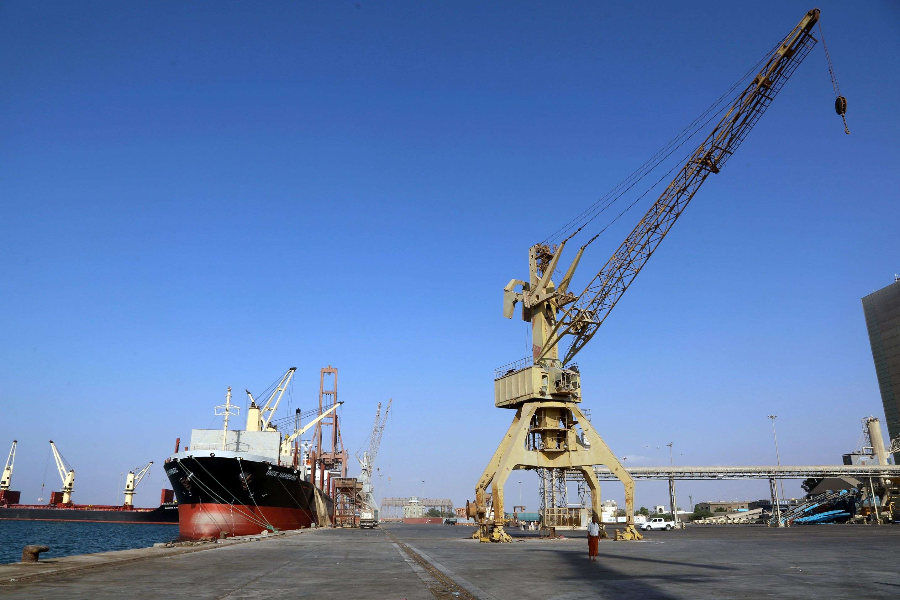ادارة إيرادات ميناء الحديدة نقطة خلافية في مفاوضات عمان